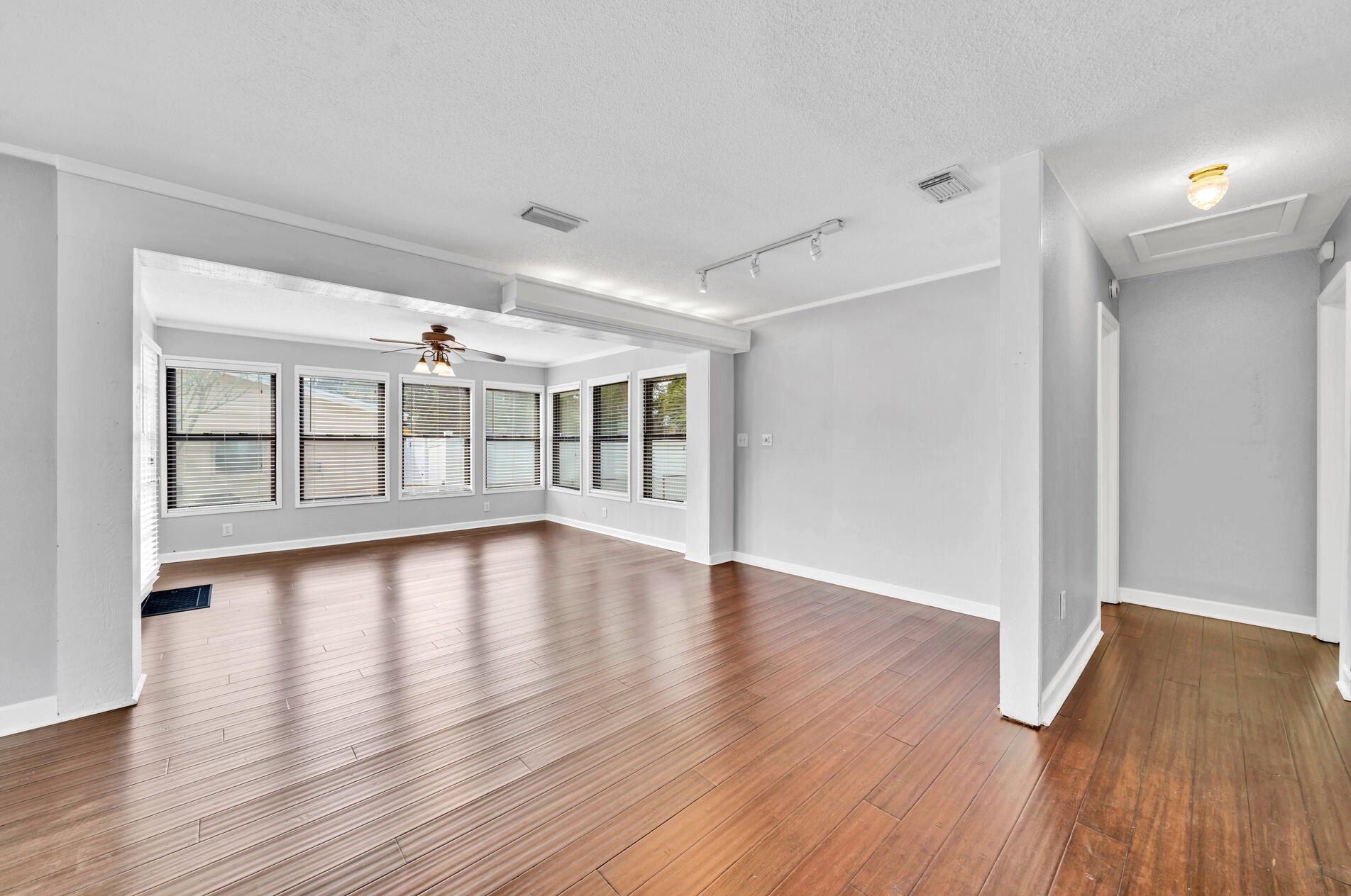 30 Hemlock Dr, Fort Walton Beach FL  32548-4716 exterior