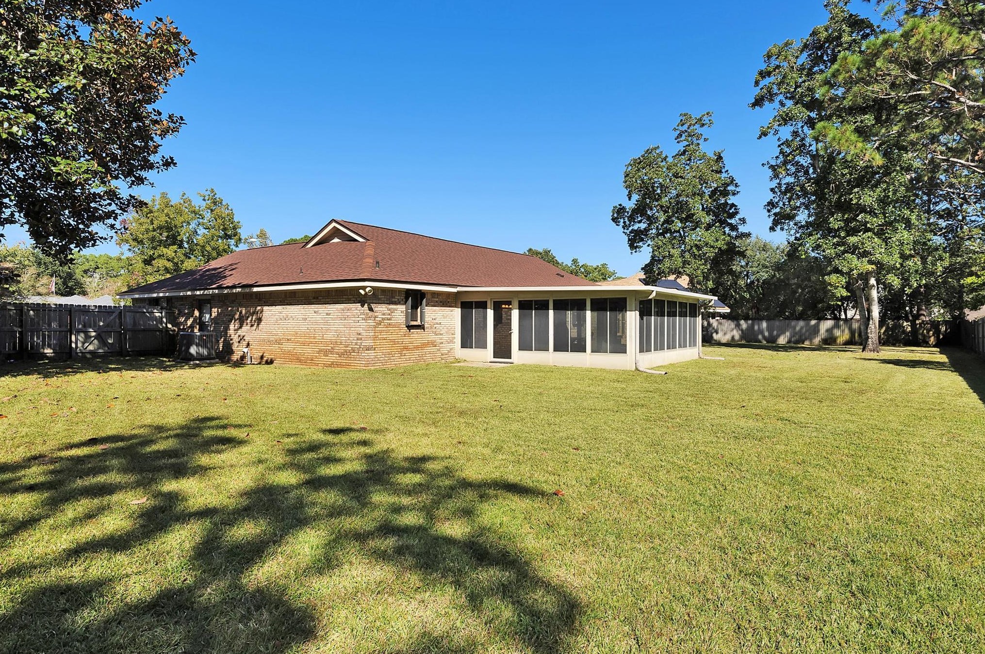 914 Aloma Faye Ln, Fort Walton Beach FL  32547-3320 exterior