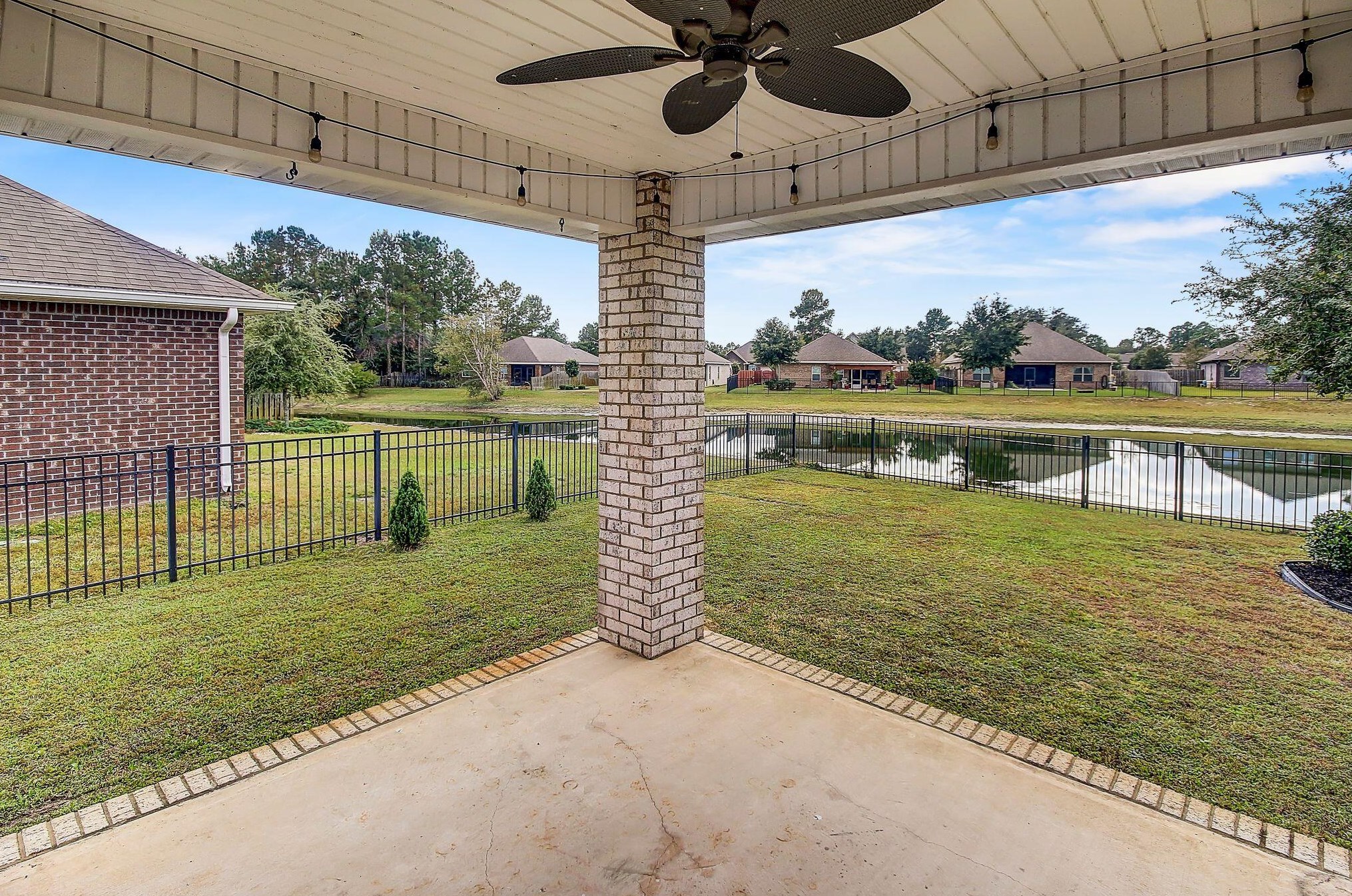 364 Whitman Way, Freeport, FL 32439