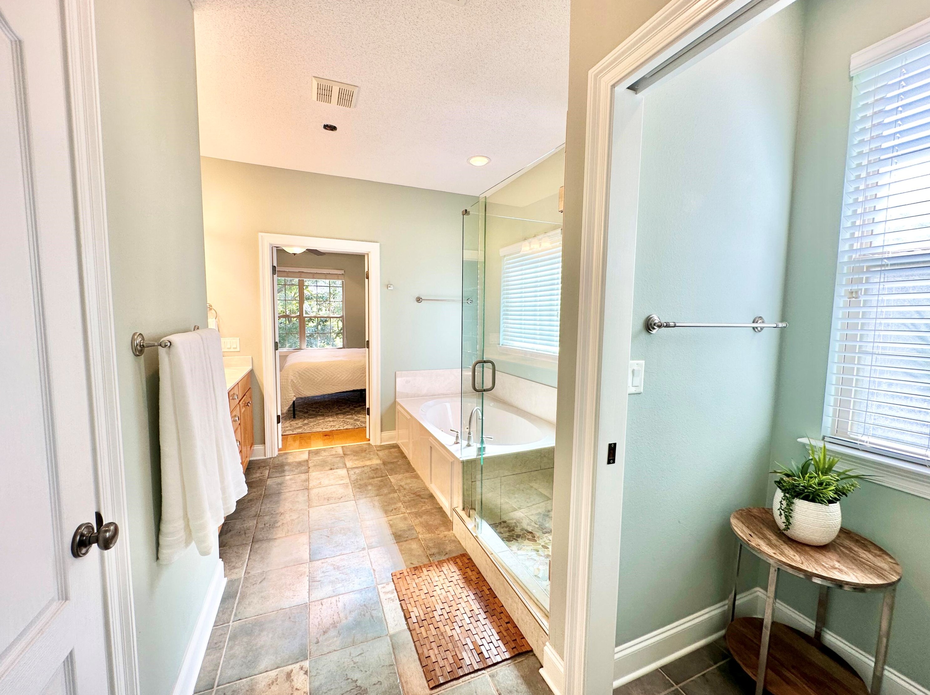 235 Hillside Dr, Niceville FL  32578-2355 exterior