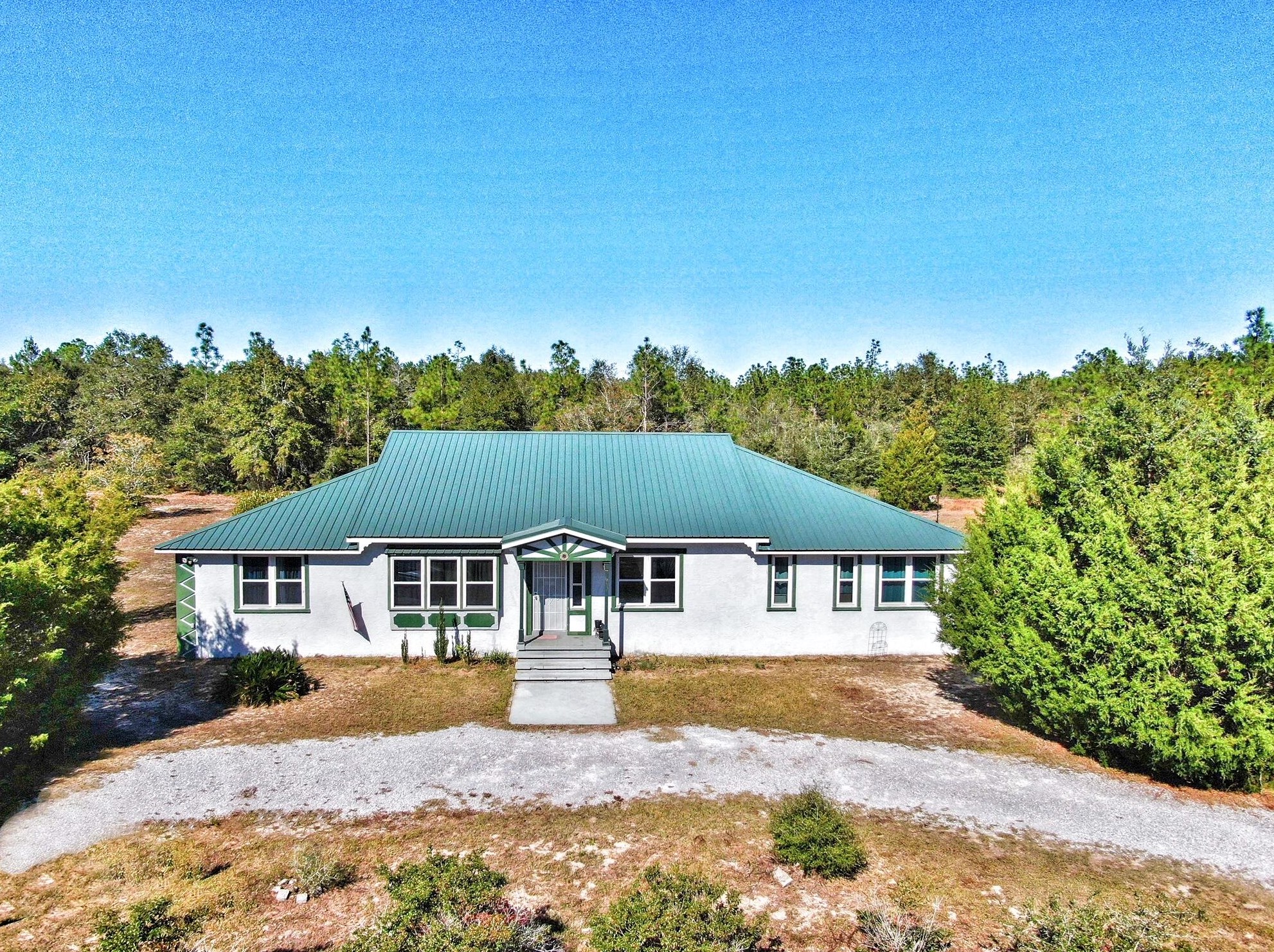 172 Hawthorn Rd, Defuniak Springs, FL 32435