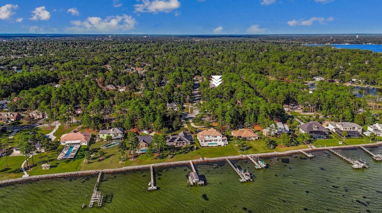 209 Yacht Club Dr, Niceville FL  32578-3720 exterior