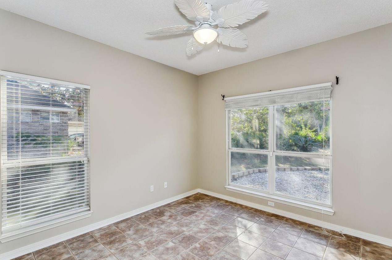 209 Yacht Club Dr, Niceville FL  32578-3720 exterior