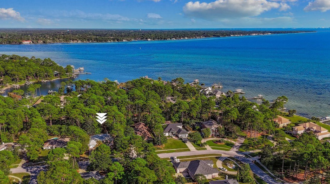 209 Yacht Club Dr, Niceville FL  32578-3720 exterior