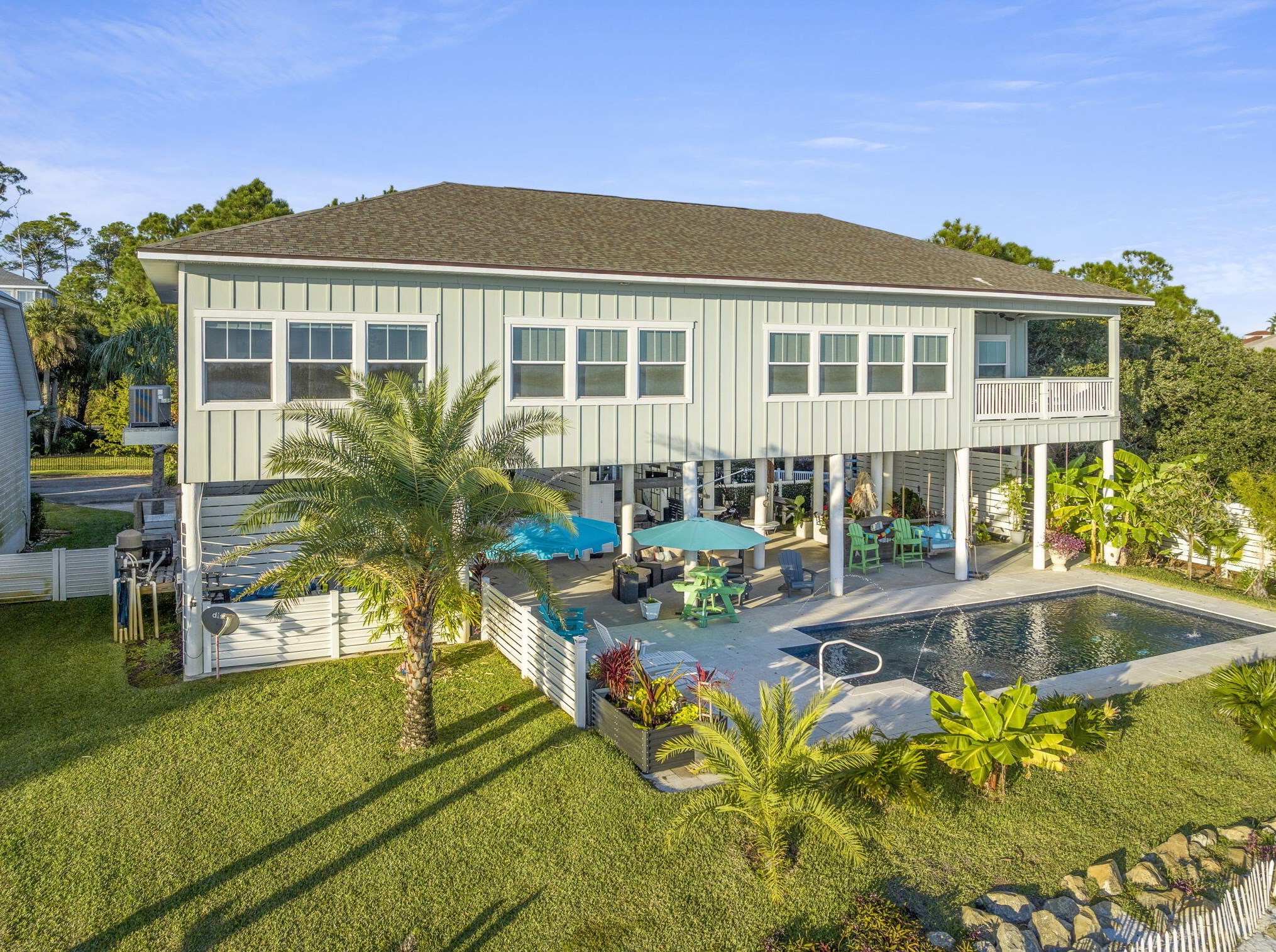 560 Shimmering Ln, Mary Esther, FL 32569-3422