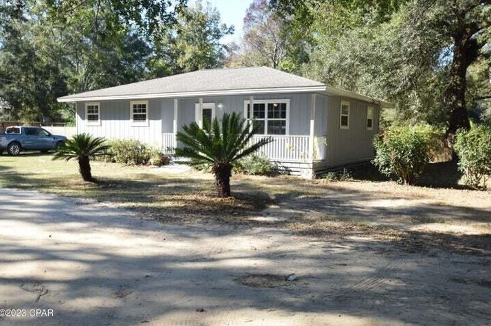 26 E Sadler Circle E, Freeport, FL 32439