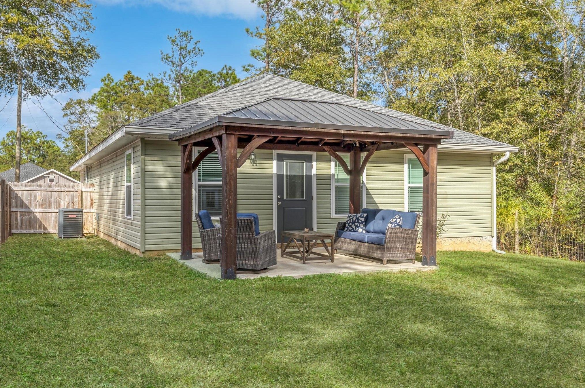 3197 Maple St, Crestview FL  32539-9180 exterior