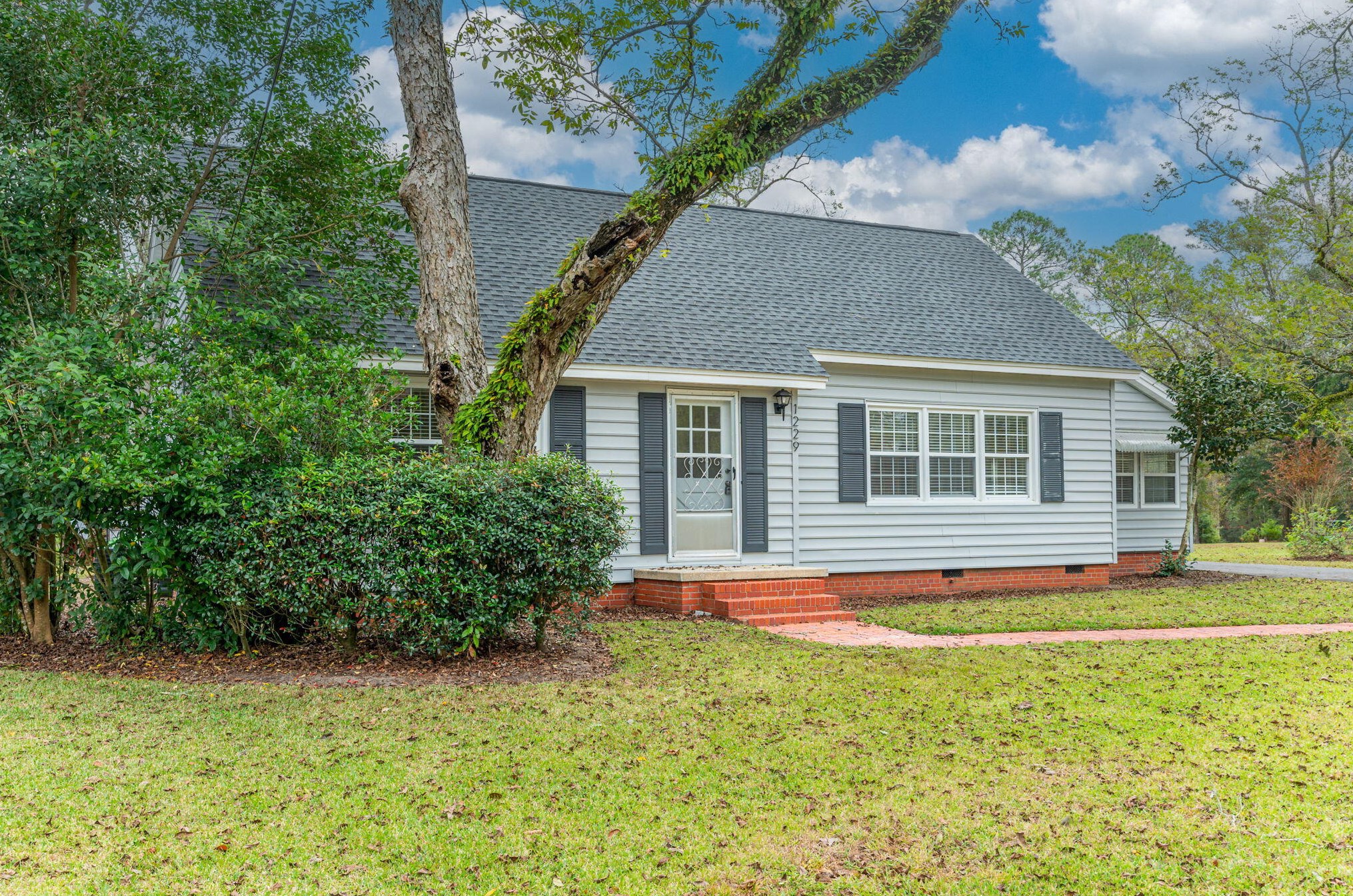 1229 S 2nd St, Defuniak Springs, FL 32435
