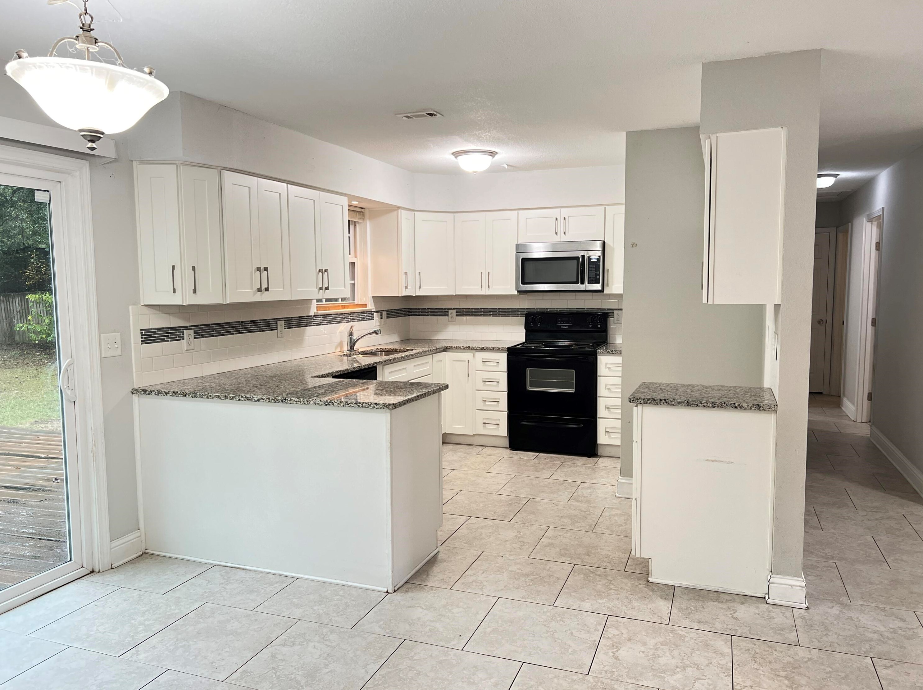 5909 Meadow Ln, Crestview, FL 32539-9125