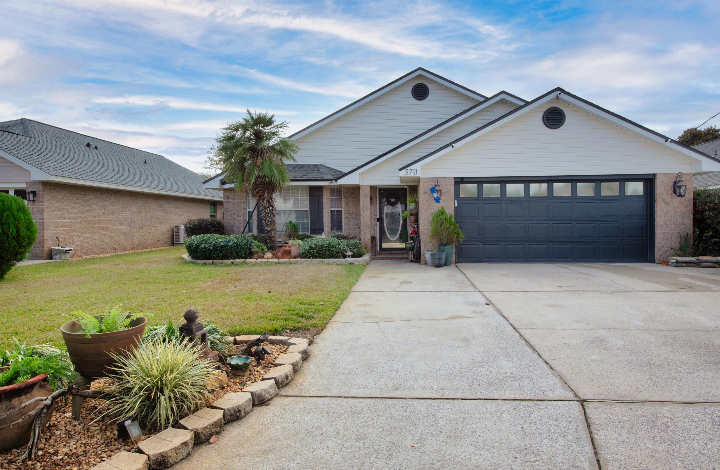 570 Rough Leaf Ln, Mary Esther, FL 32569-2187