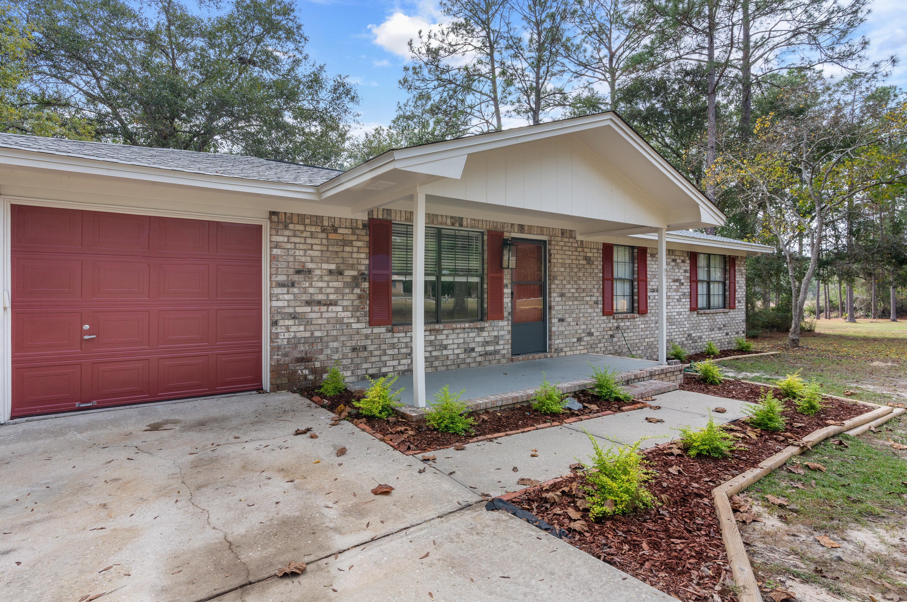 350 Phil Harris Dr, Defuniak Springs, FL 32435