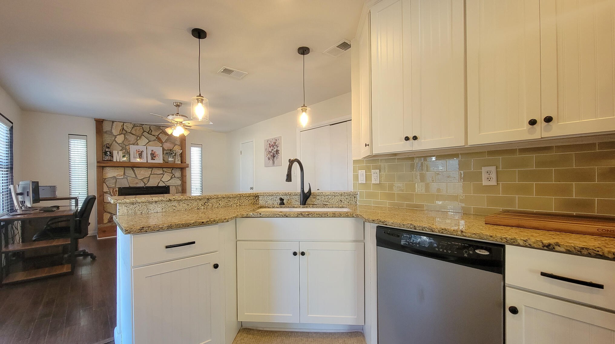 1600 Mariah Way, Fort Walton Beach FL  32547-1189 exterior