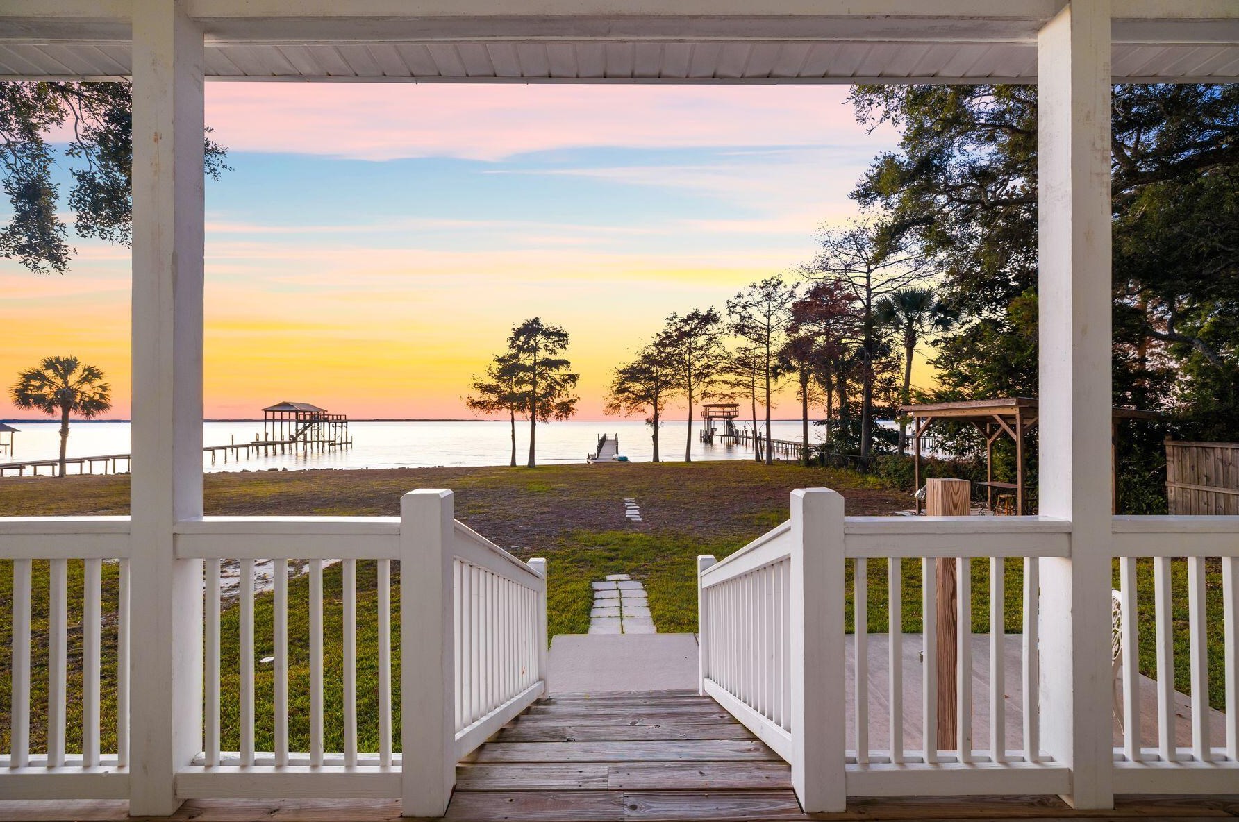 2452 Bay Grove Rd, Freeport, FL 32439