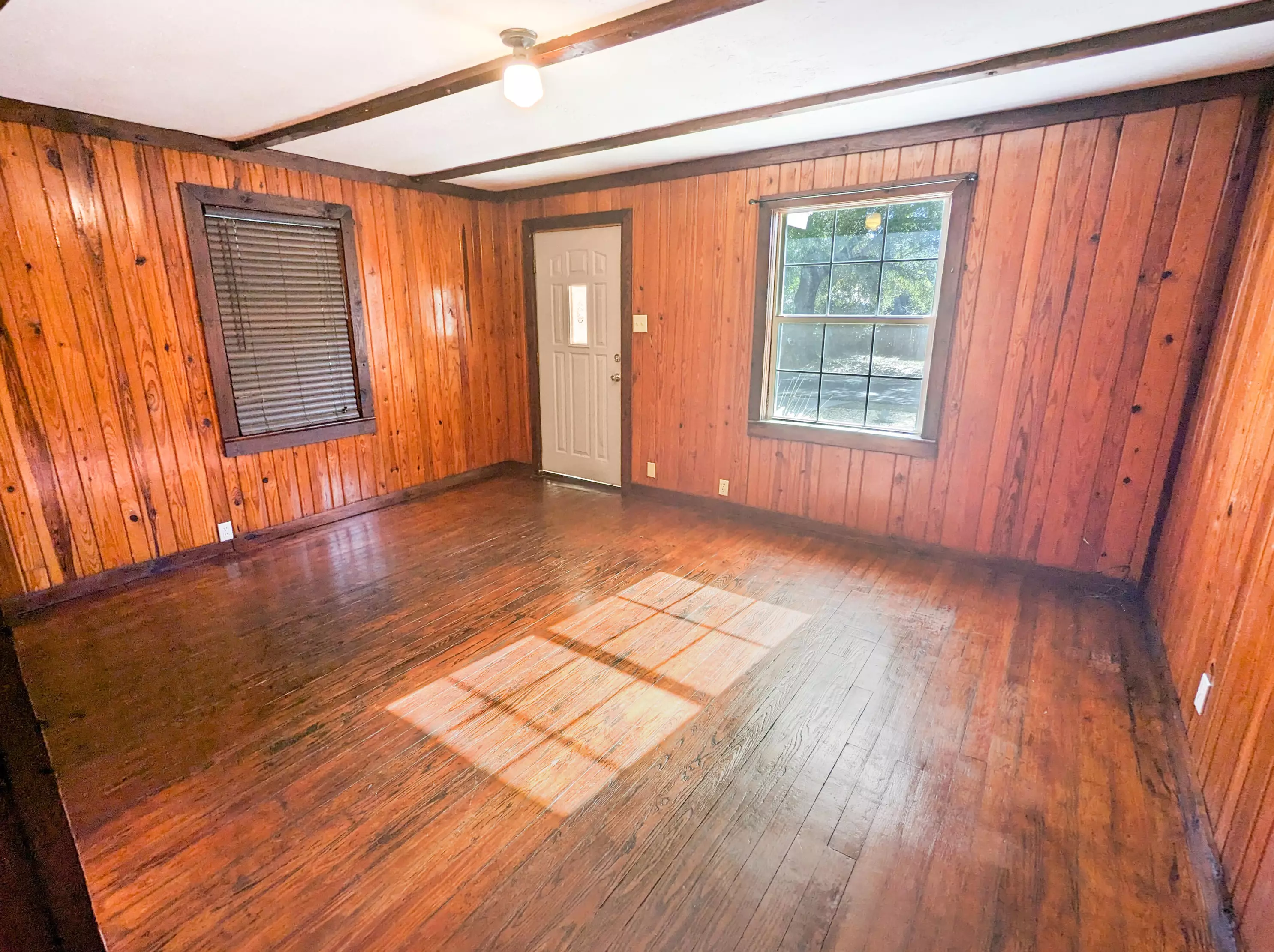 211 3rd St, Niceville, FL 32578-1117