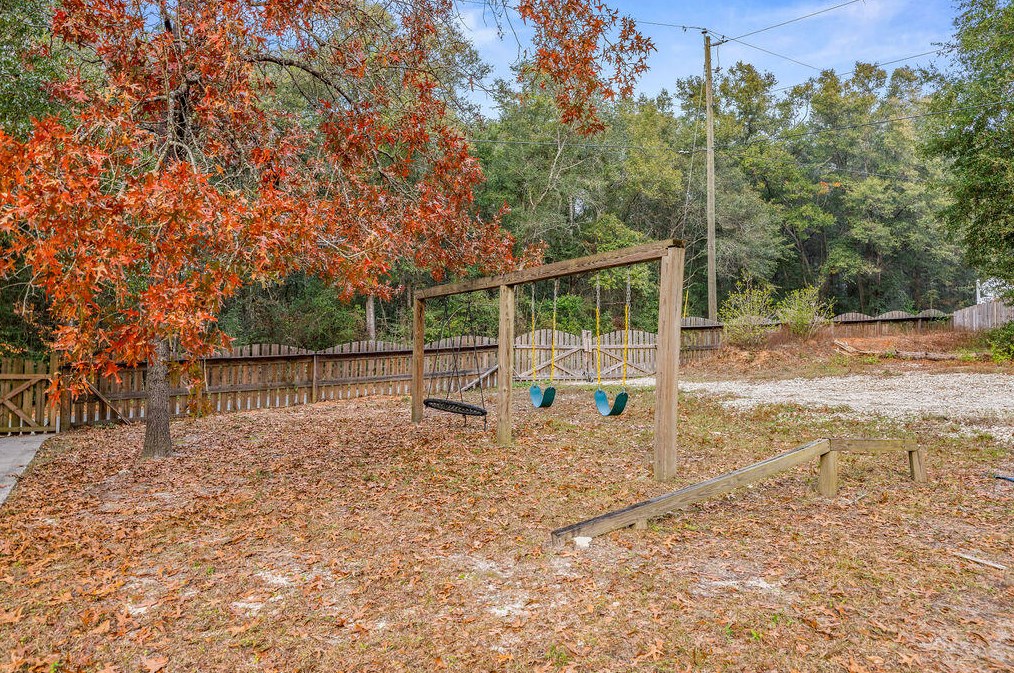 2734 Hugo Ln, Crestview FL  32539-6369 exterior