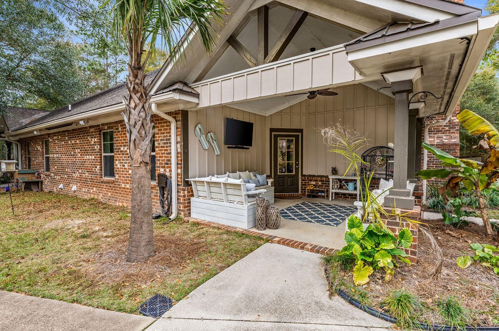 2734 Hugo Ln, Crestview FL  32539-6369 exterior