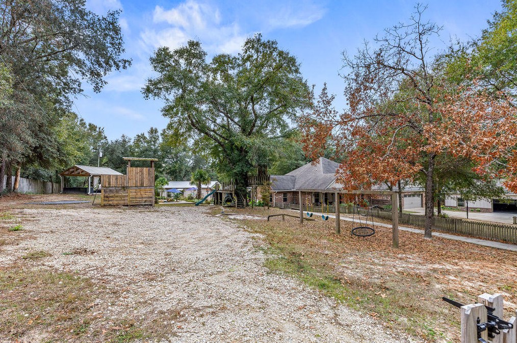 2734 Hugo Ln, Crestview FL  32539-6369 exterior