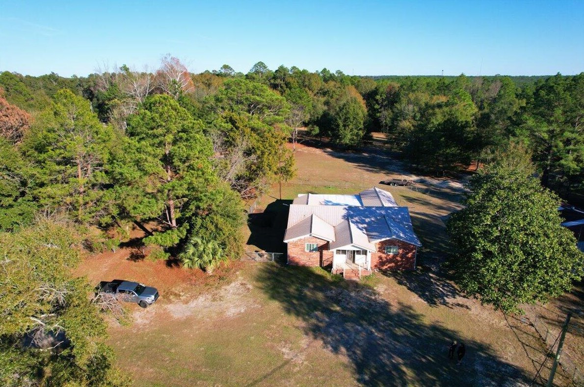 5299 Fairfield Dr, Crestview FL  32536-5415 exterior