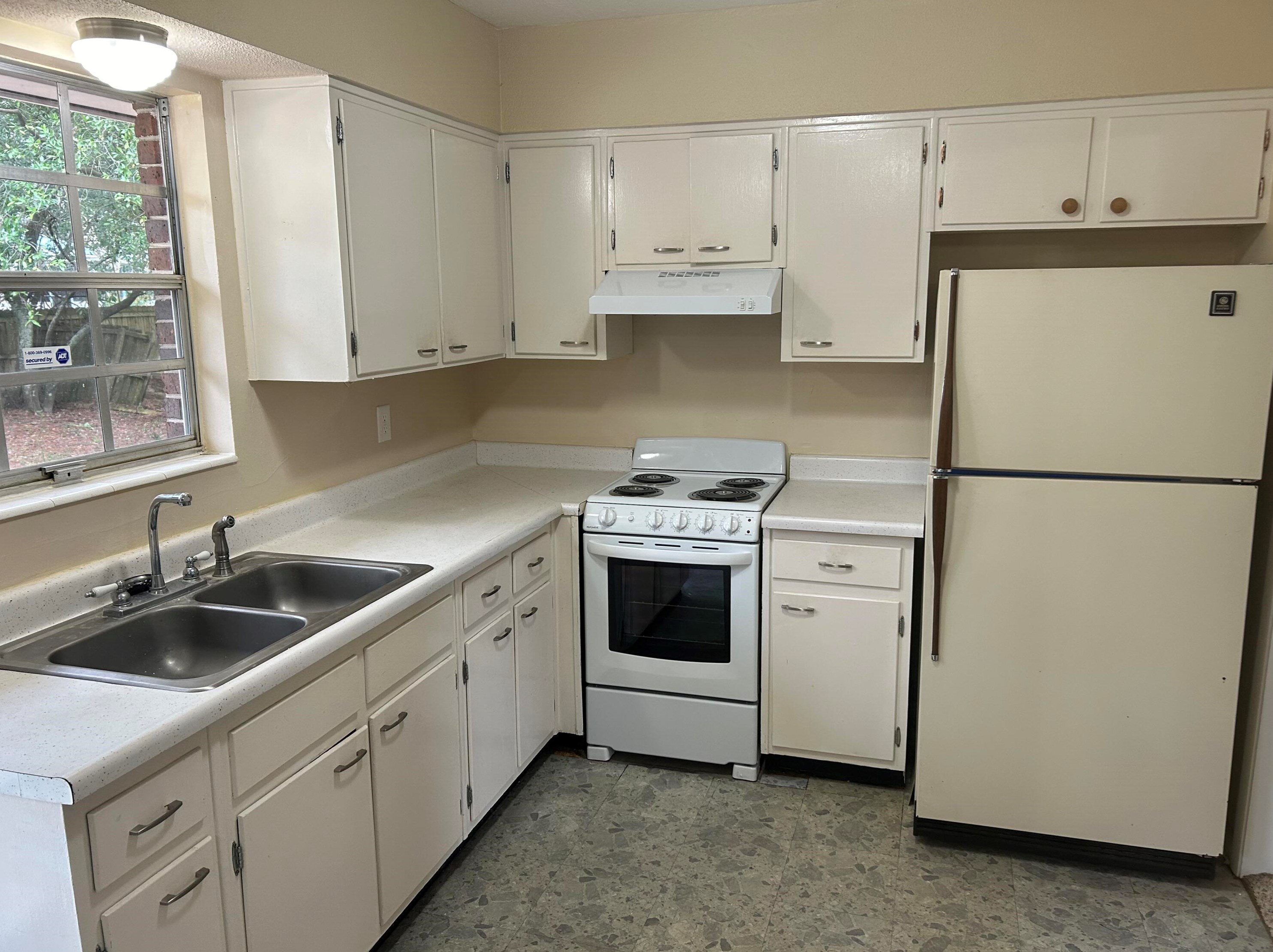 626 Mayflower Ave, Fort Walton Beach FL  32547-3166 exterior