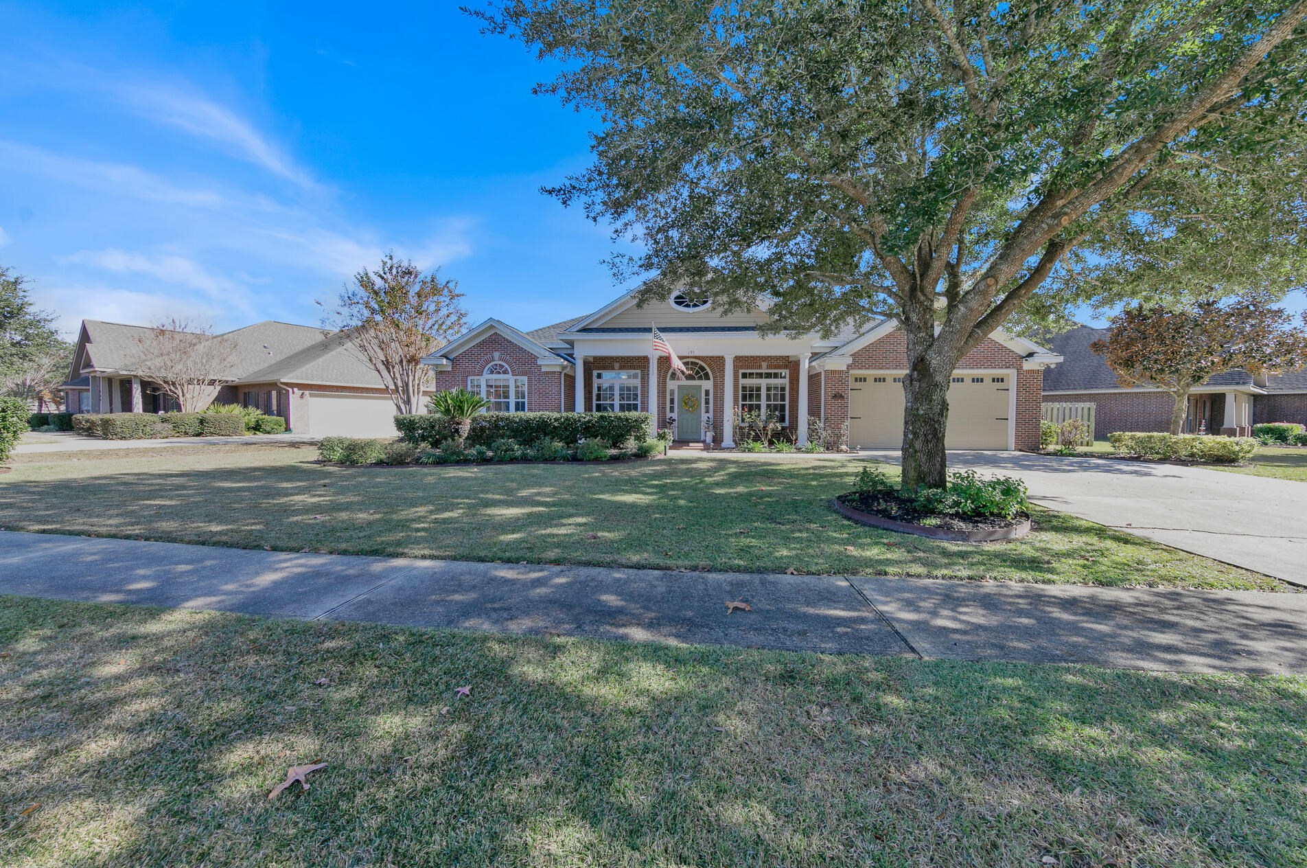 195 Mango Ln, Freeport, FL 32439
