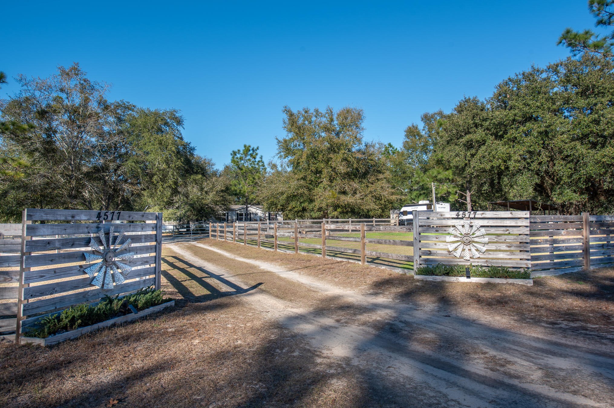 4577 Tick Haven Ln, Crestview, FL 32539-8267