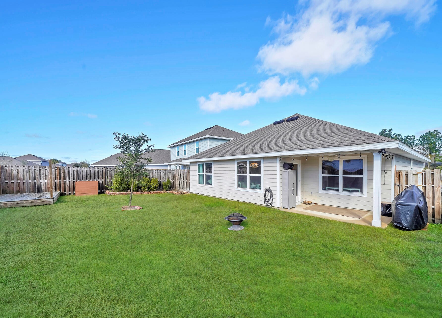 660 Earl Godwin Rd, Freeport, FL 32439