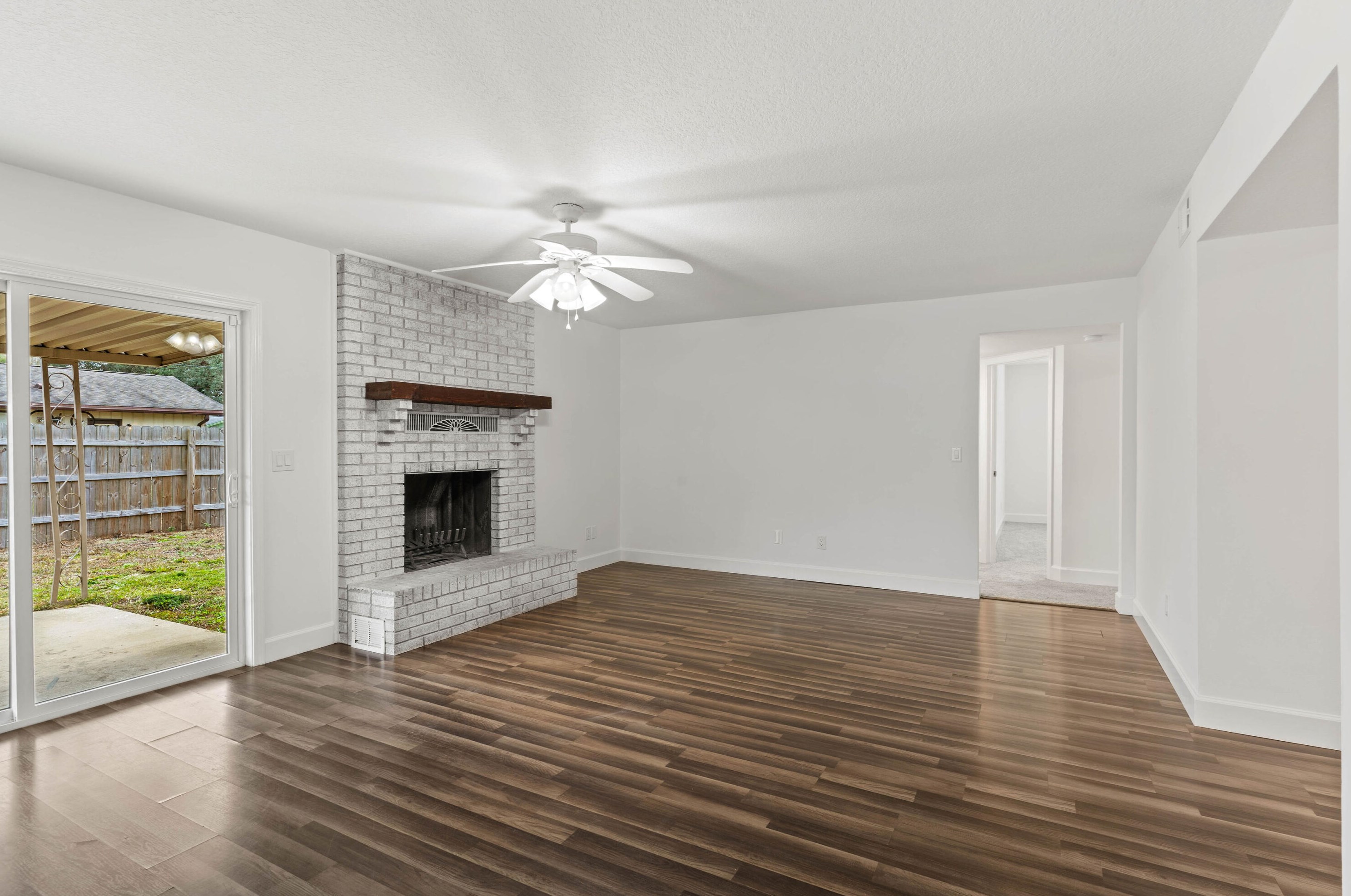 86 8th St, Shalimar, FL 32579-1441