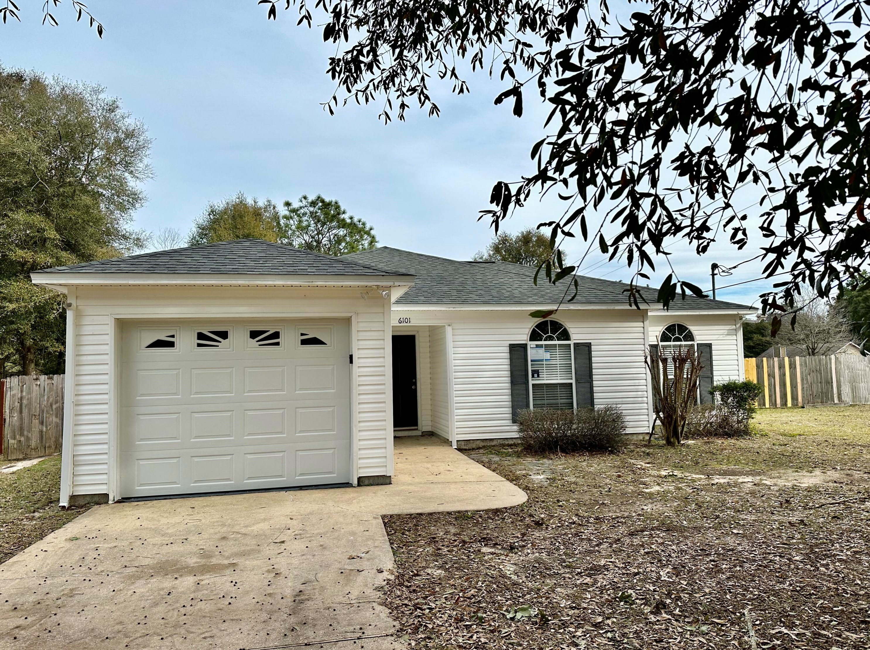 6101 N Willow Ln N, Crestview, FL 32539