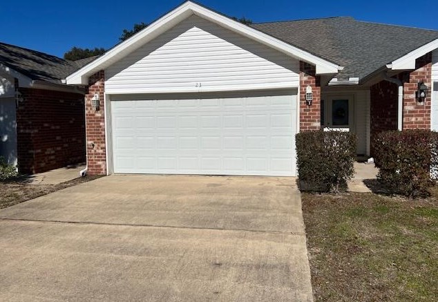 23 E Ln Dr E, Mary Esther, FL 32569