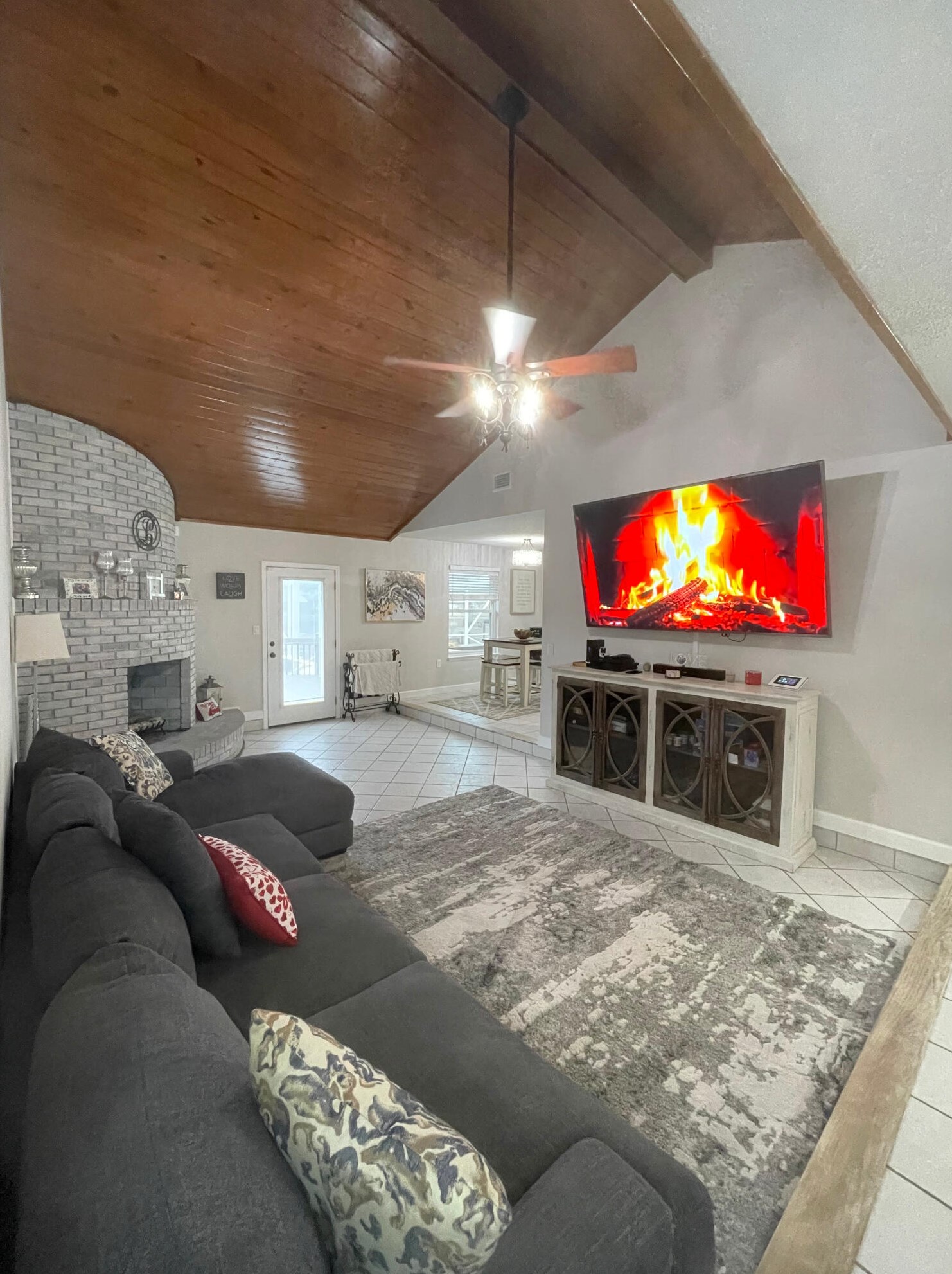 220 Lakeside Ln, Mary Esther FL  32569-1459 exterior