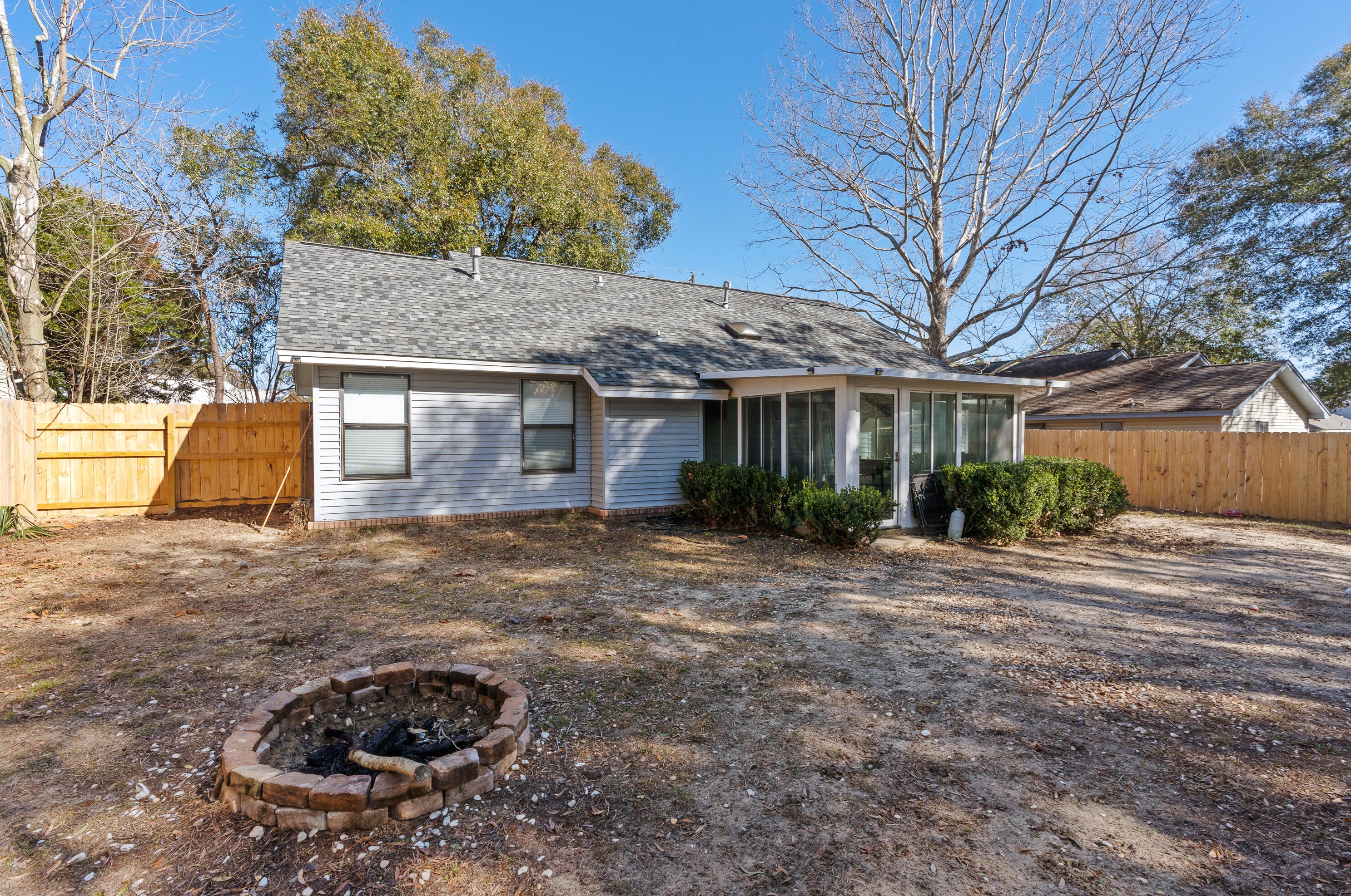 513 White Oak Ln, Crestview FL  32539-8396 exterior