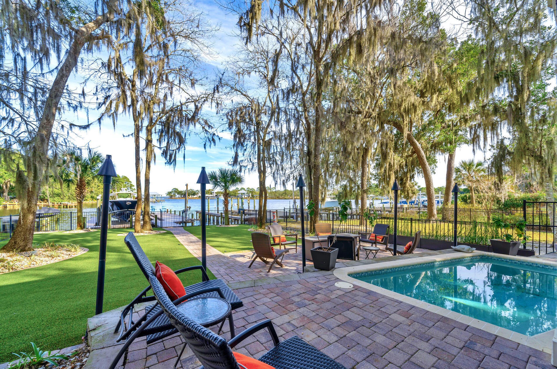 97 Beacon Point Dr, Santa Rosa Beach, FL 32459-2600