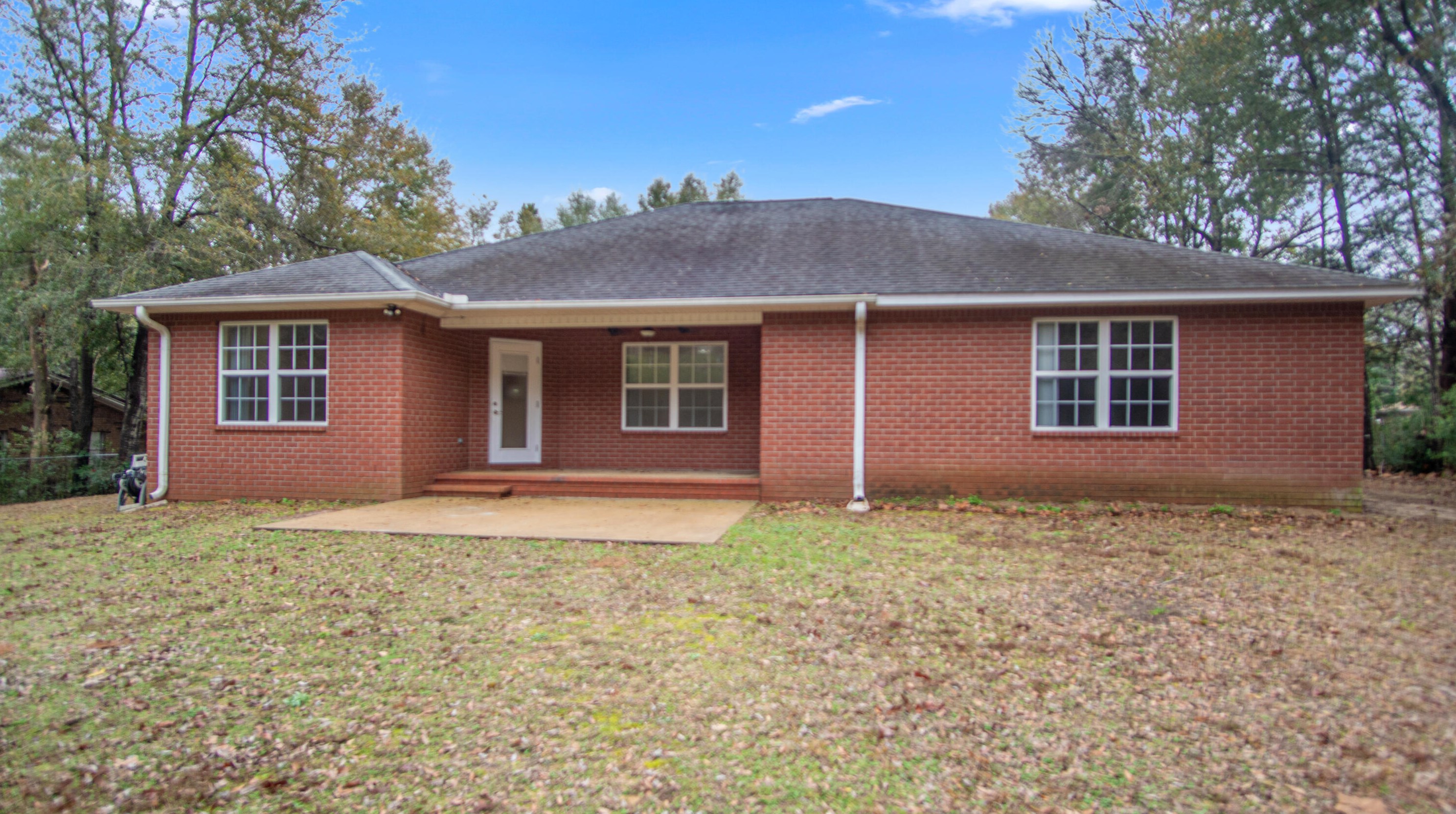 121 Hillwood Dr, Crestview FL  32539-8501 exterior