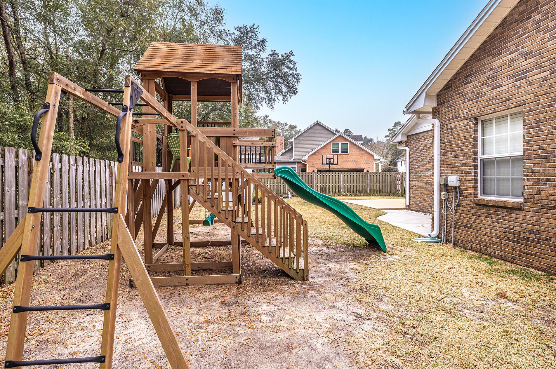 1729 Bolton Village Ln, Niceville FL  32578-8739 exterior