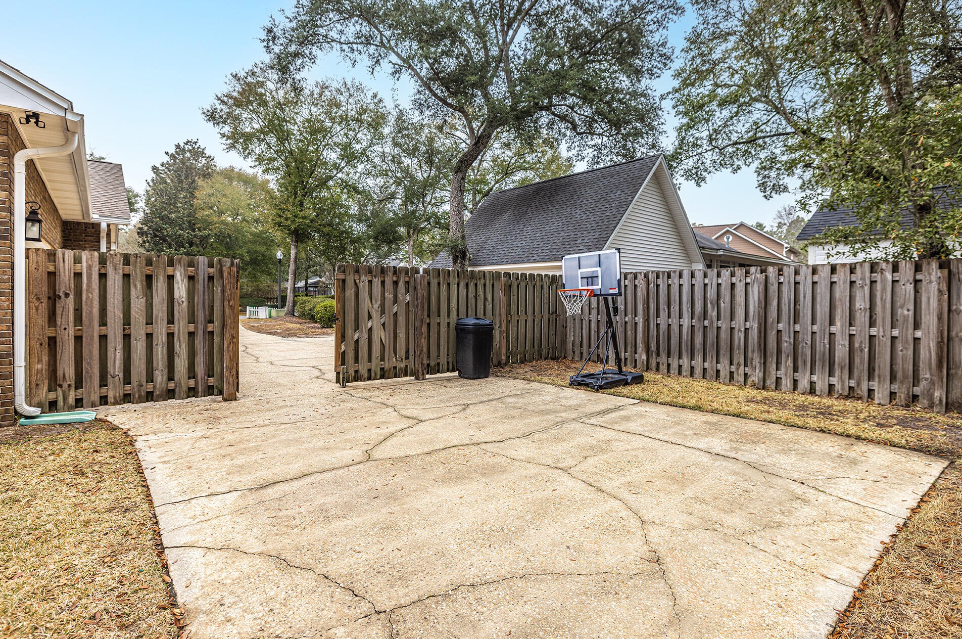 1729 Bolton Village Ln, Niceville FL  32578-8739 exterior