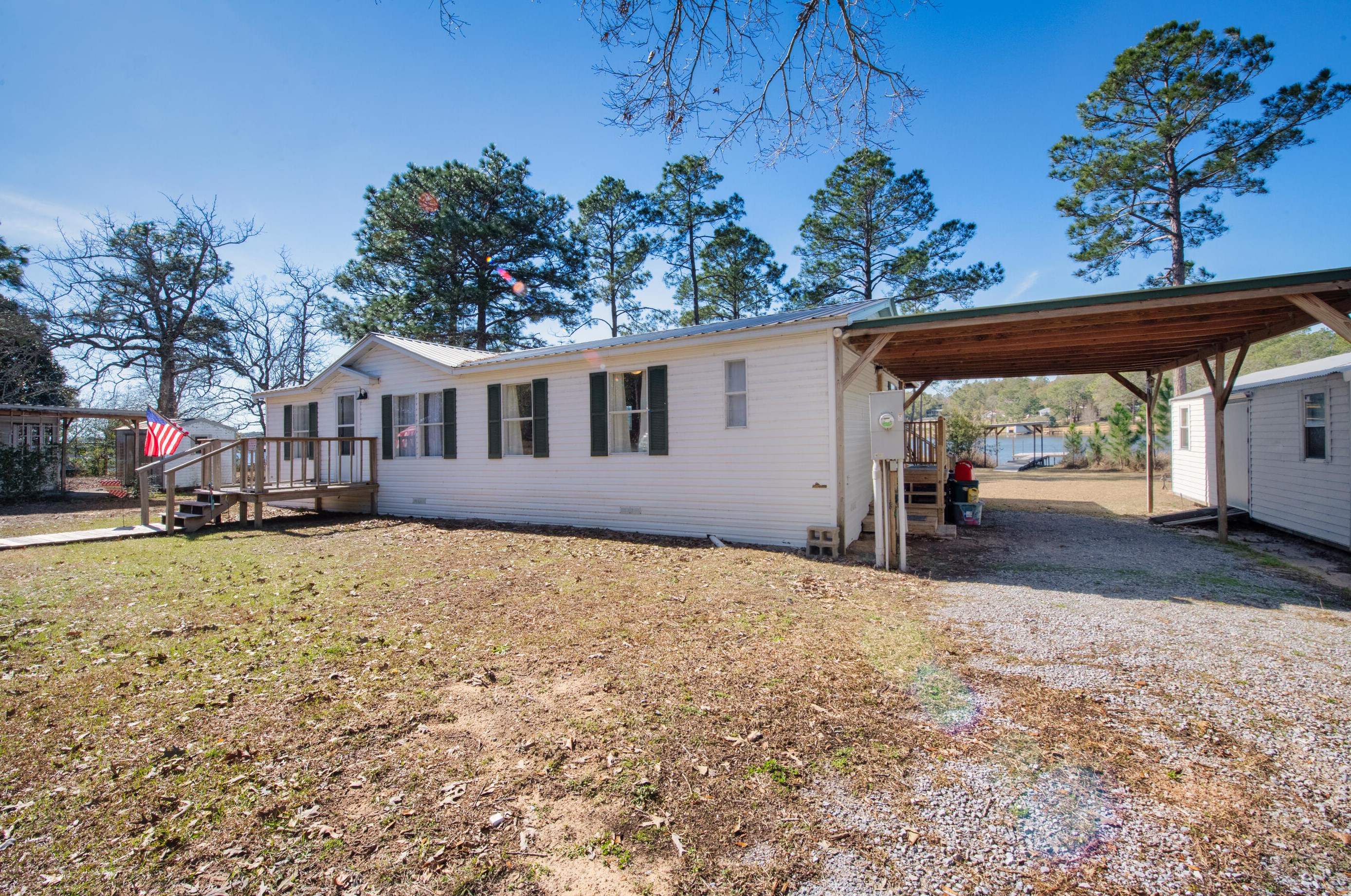 566 Paradise Island Dr, Defuniak Springs FL  32433-7072 exterior