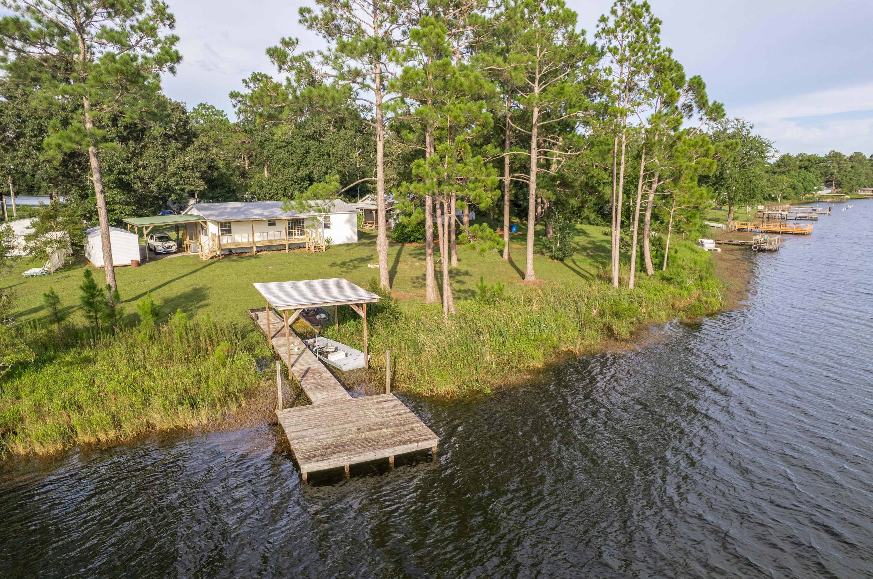 566 Paradise Island Dr, Defuniak Springs FL  32433-7072 exterior