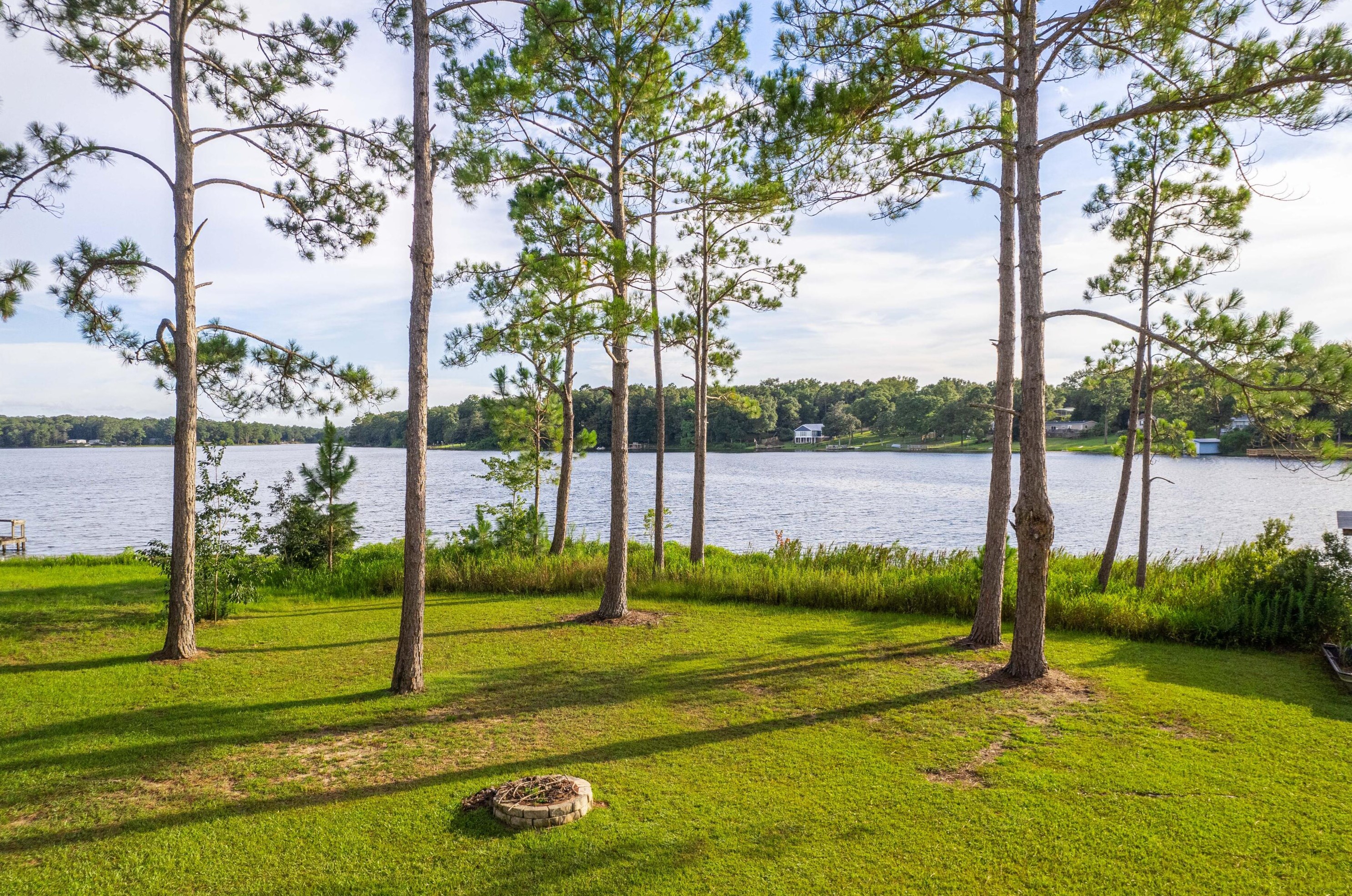 566 Paradise Island Dr, Defuniak Springs FL  32433-7072 exterior