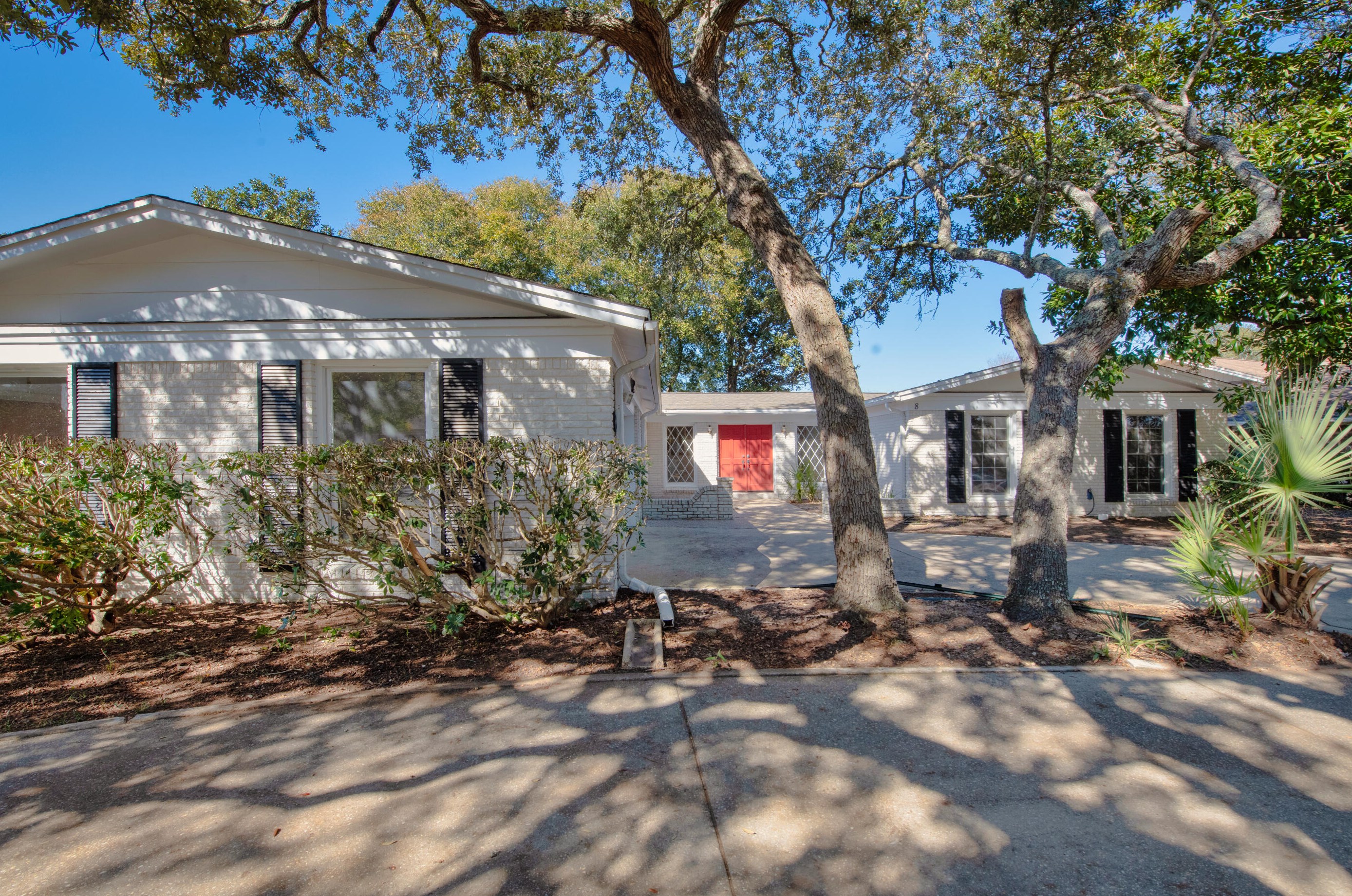 8 Country Club Rd, Shalimar, FL 32579