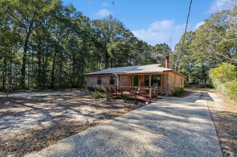 136 Carr Dr, Crestview, FL 32536-2606