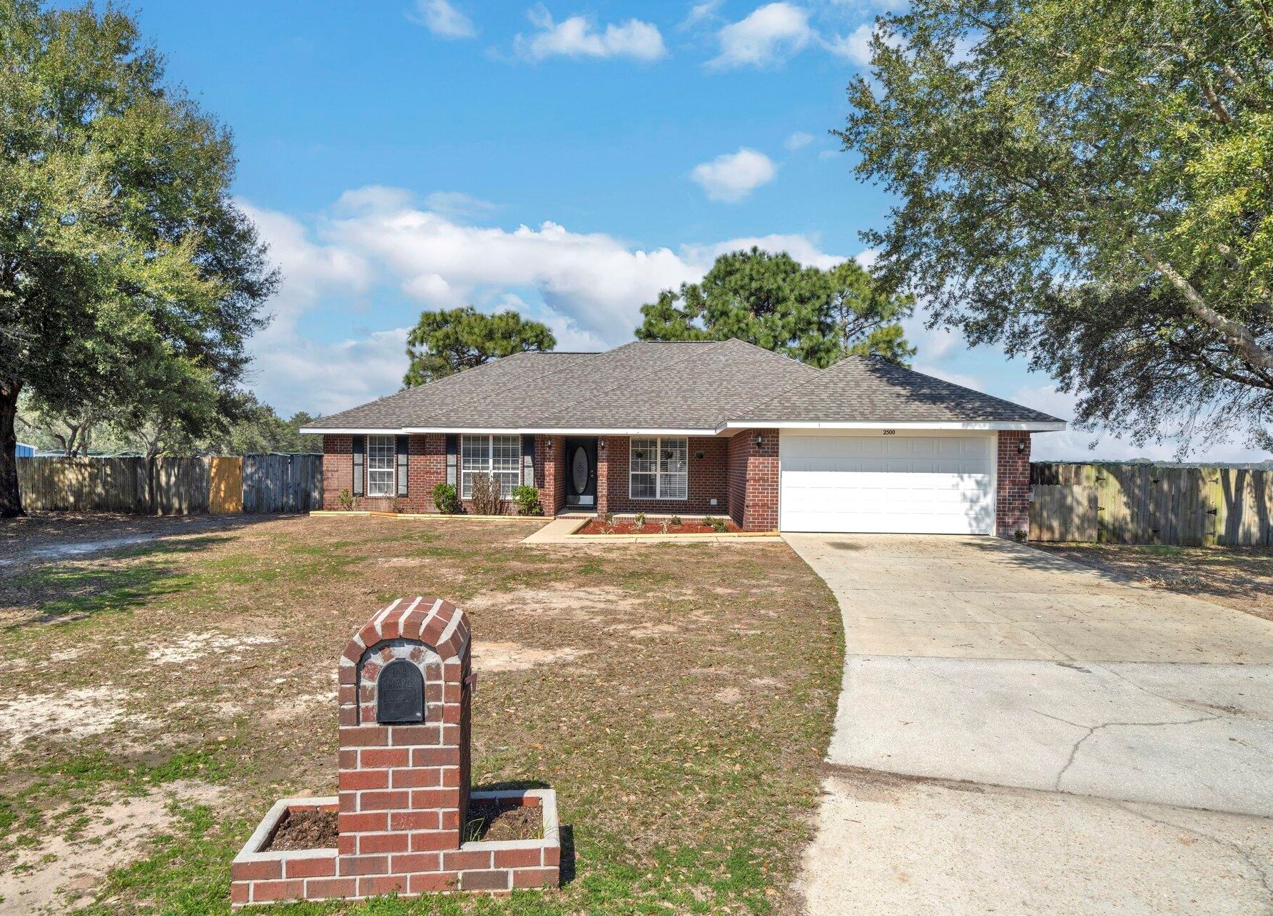 2500 Parkridge Dr, Gulf Breeze, FL 32566-7885