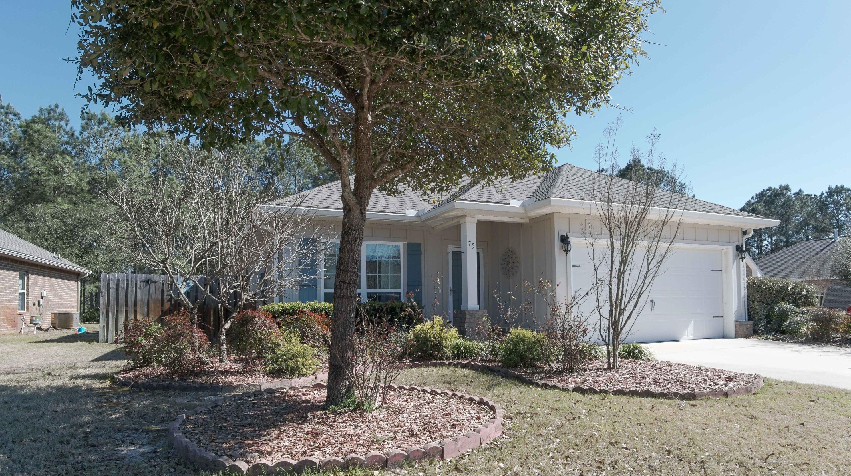 75 Dickens Dr, Freeport, FL 32439