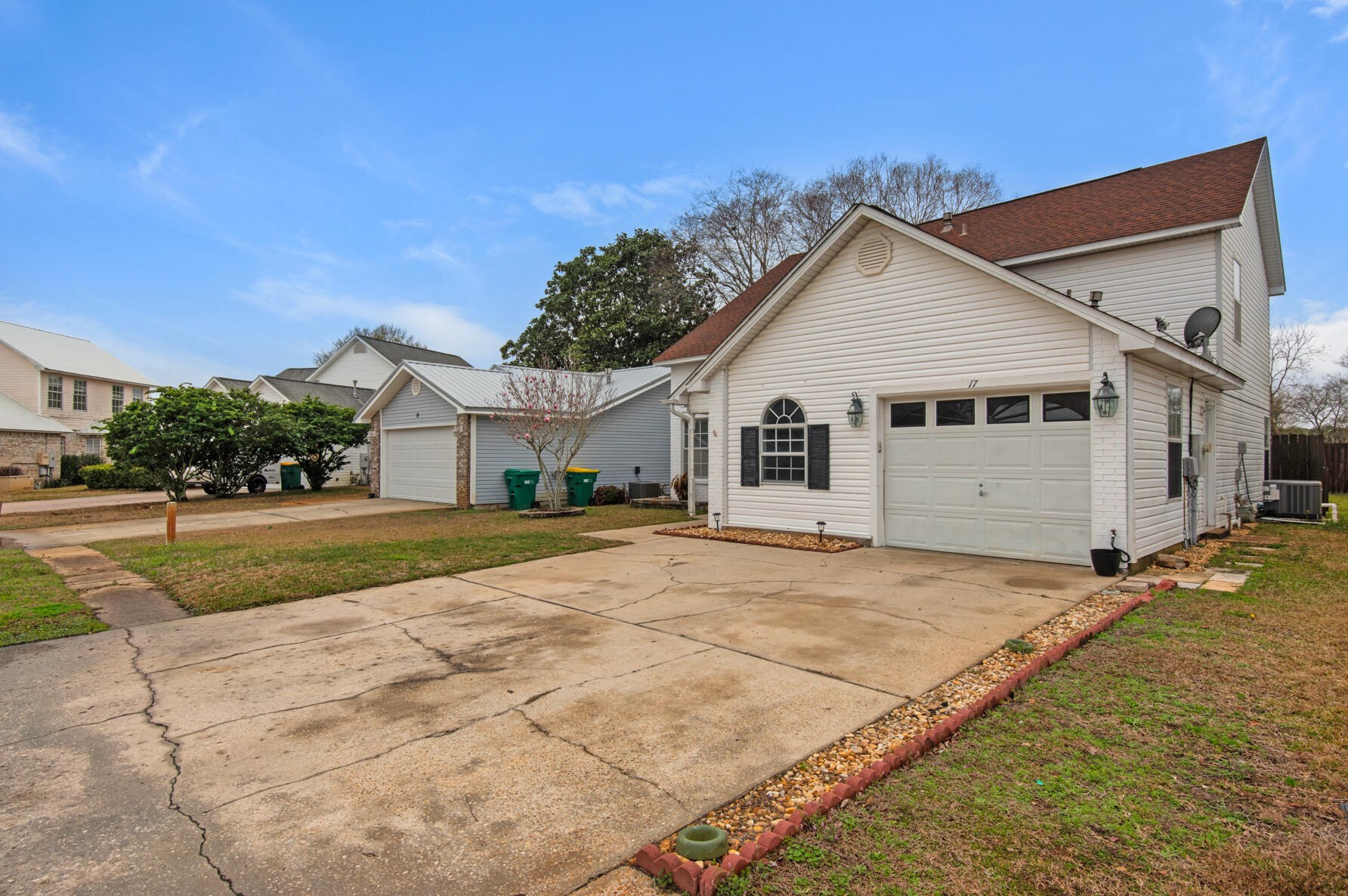 17 Ruby Cir, Mary Esther FL  32569-2600 exterior