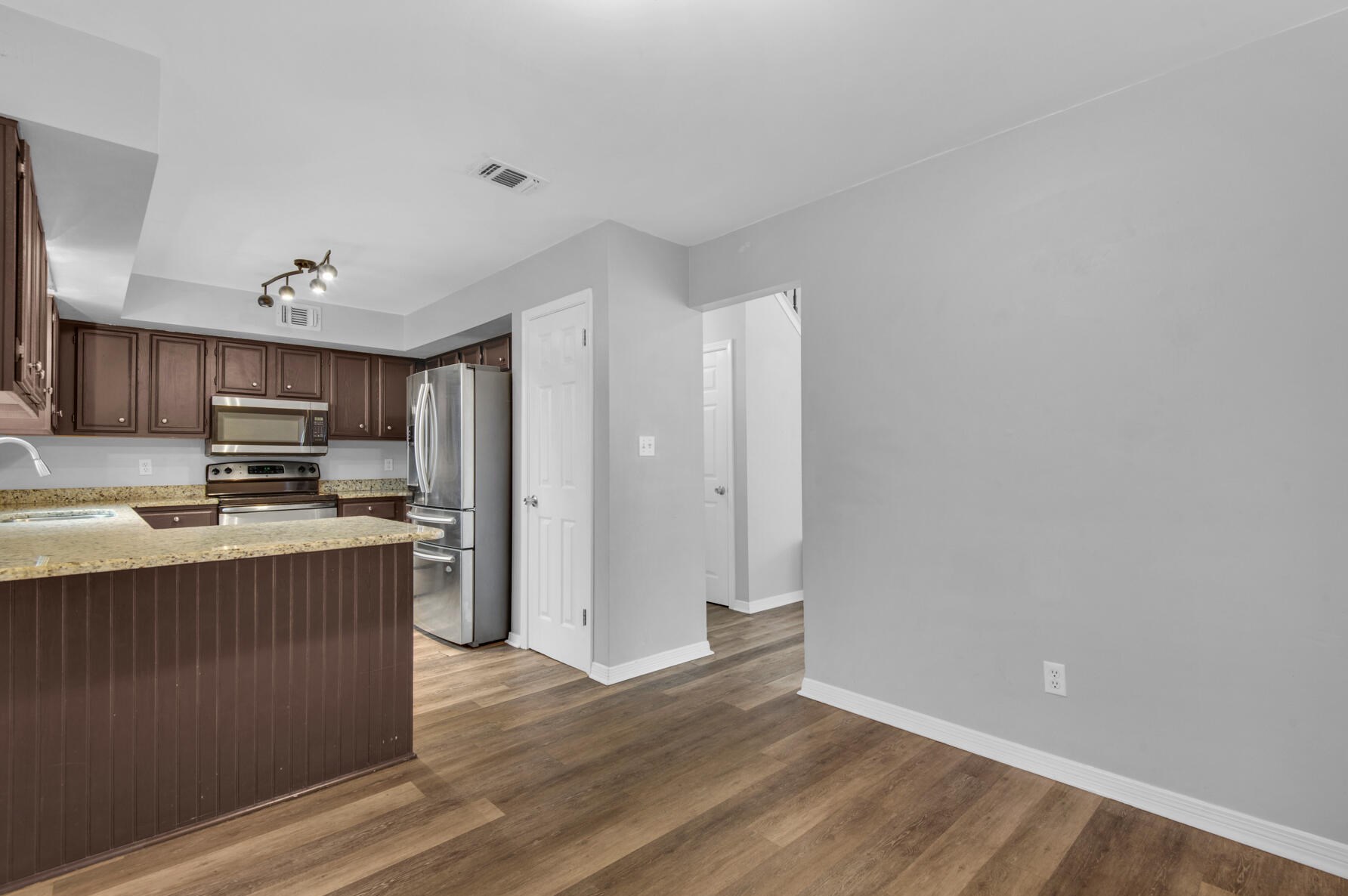 17 Ruby Cir, Mary Esther FL  32569-2600 exterior