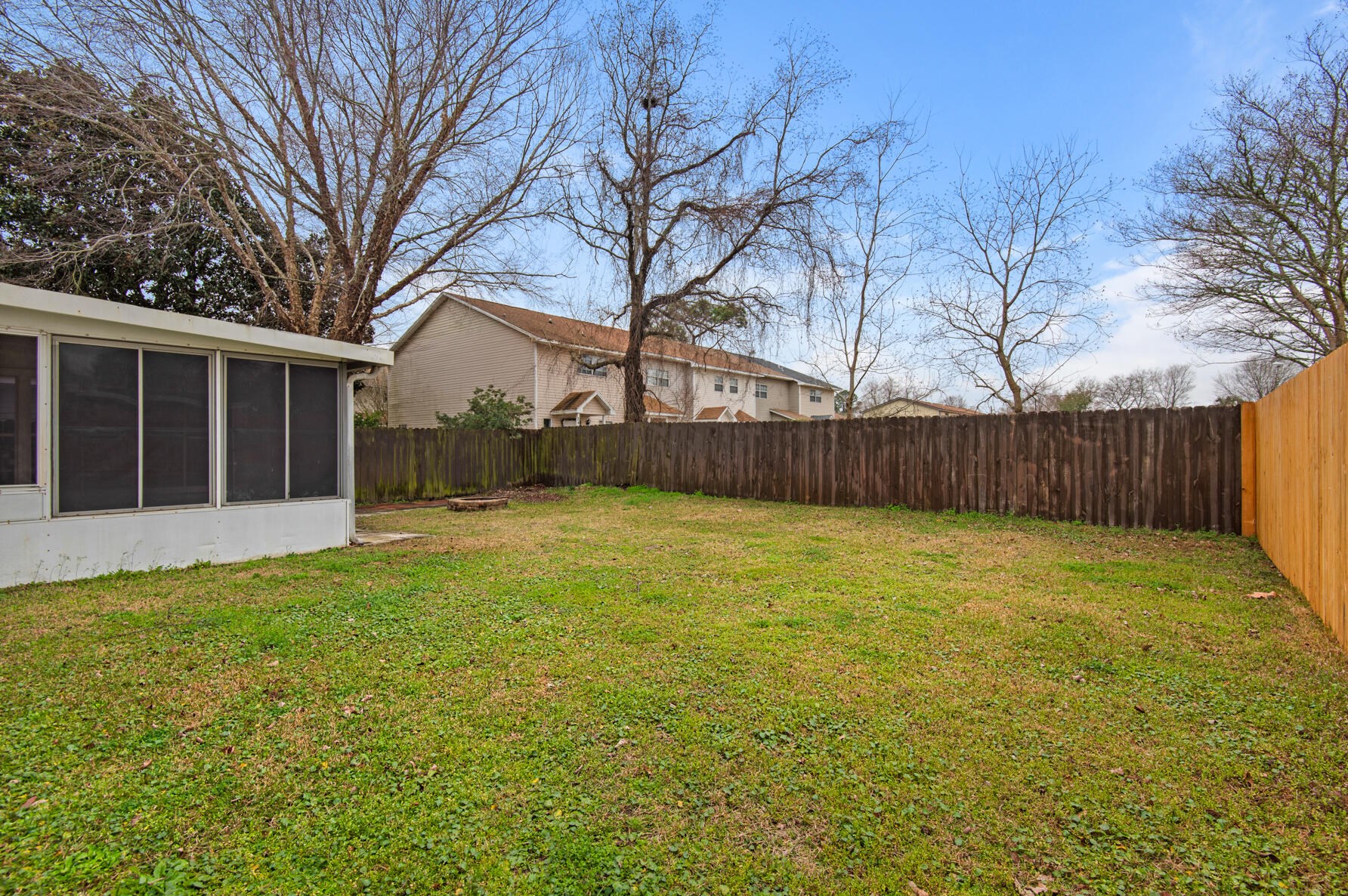 17 Ruby Cir, Mary Esther FL  32569-2600 exterior