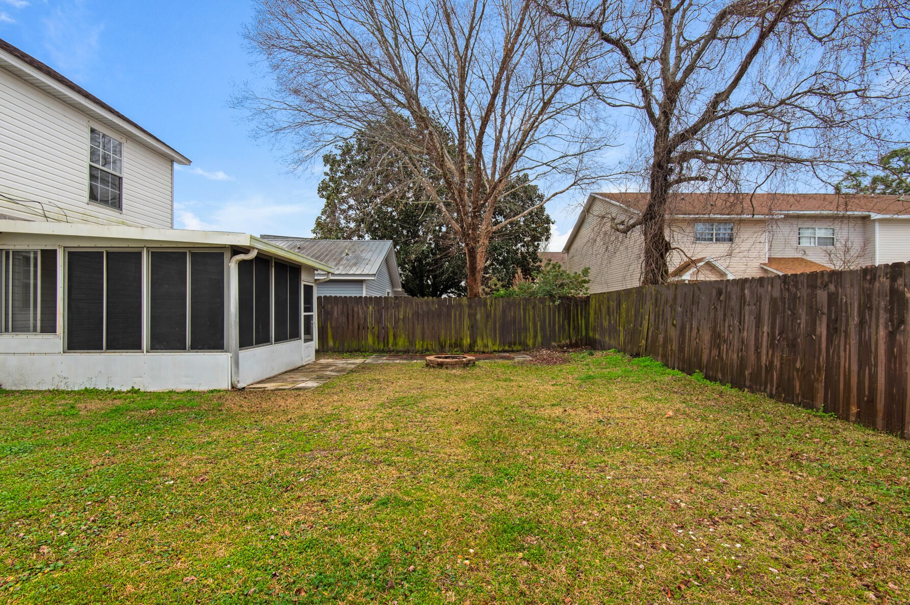 17 Ruby Cir, Mary Esther FL  32569-2600 exterior