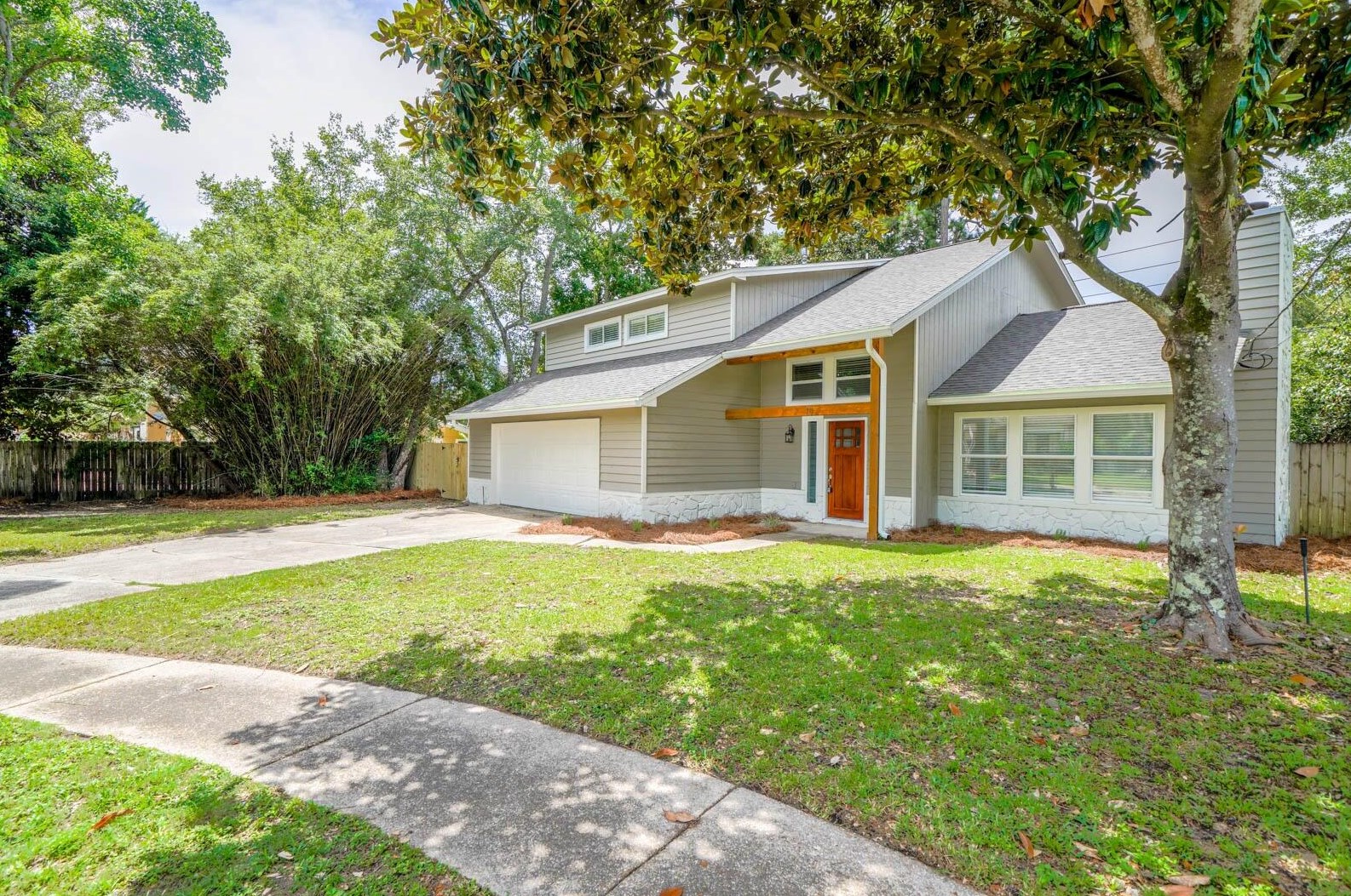 10 Shamrock Dr, Mary Esther, FL 32569