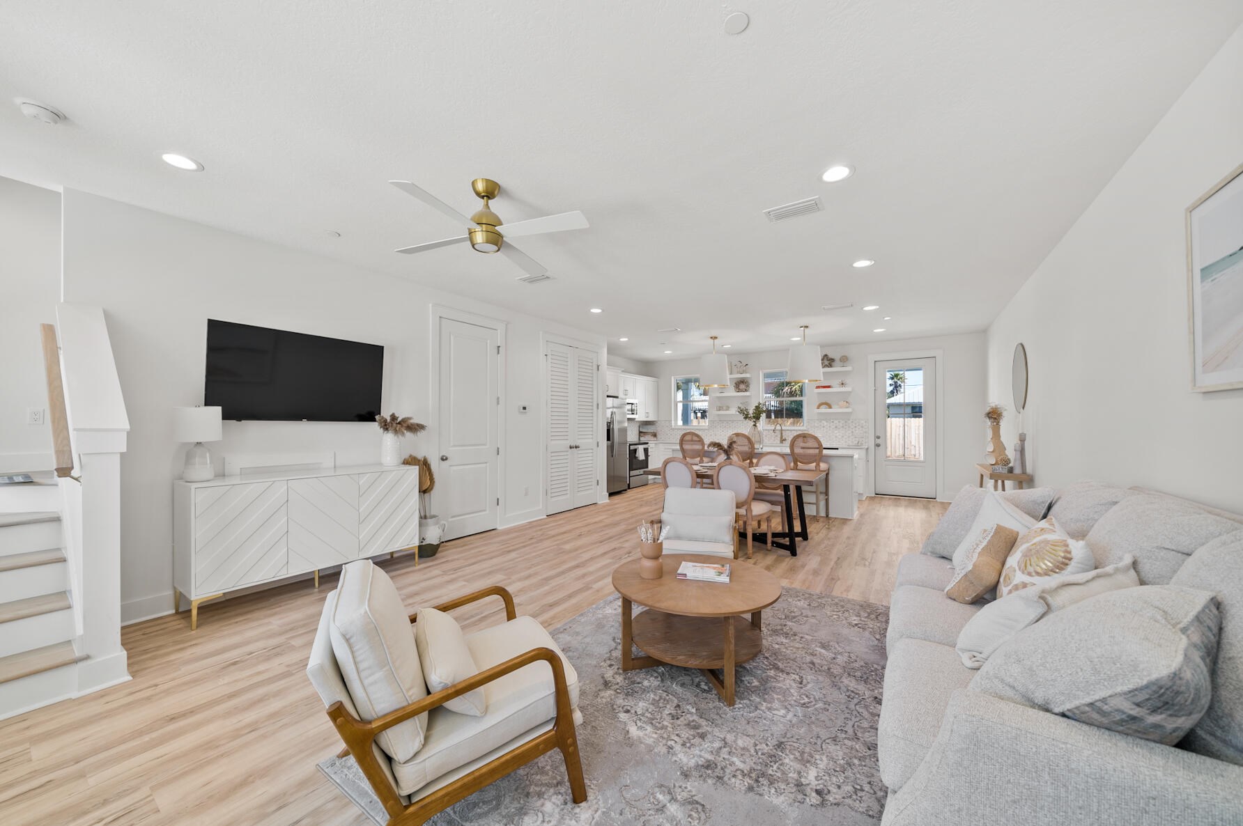 5300 Thomas Dr, Panama City FL 32408-6125 exterior