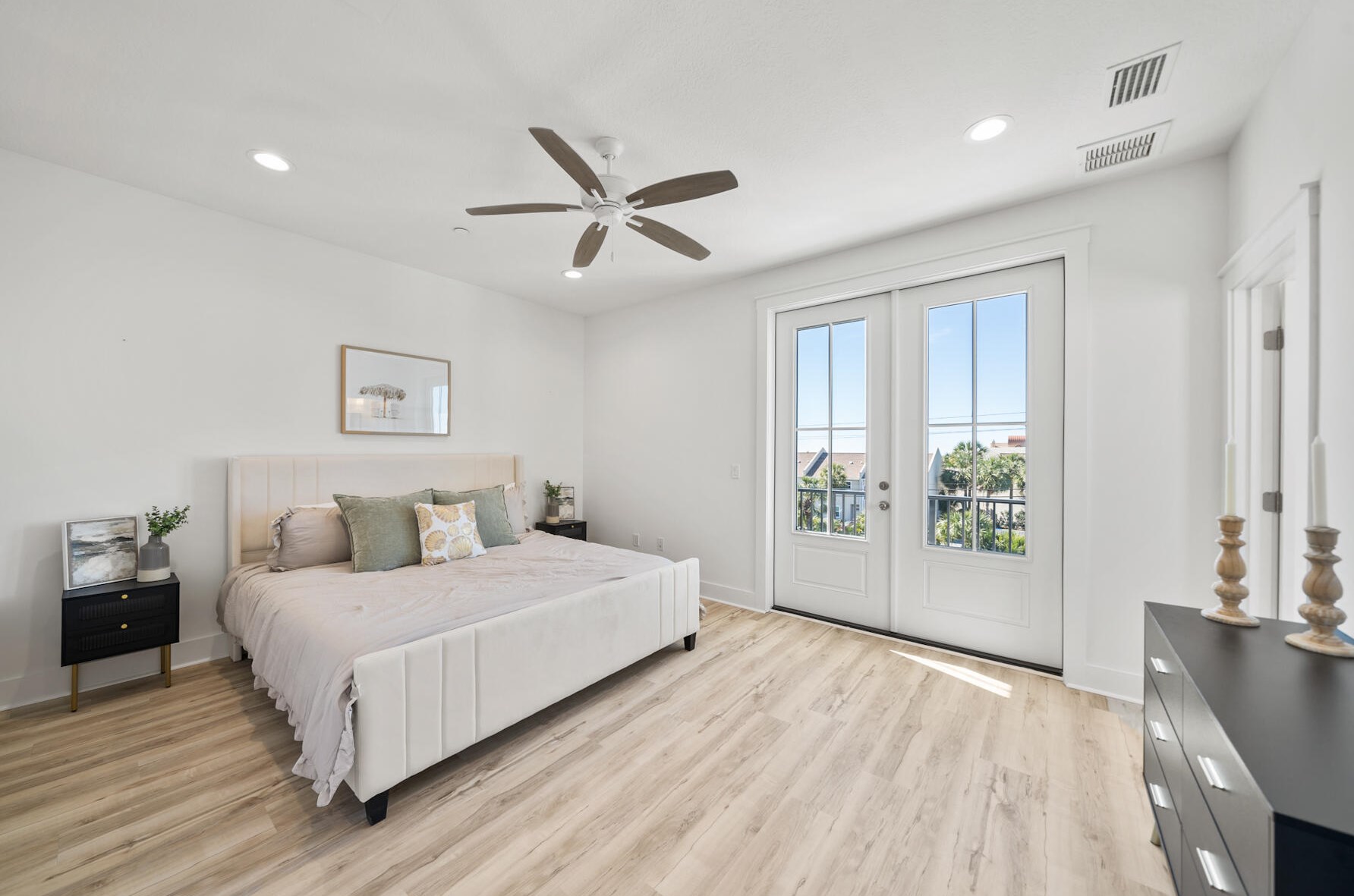 5300 Thomas Dr, Panama City FL 32408-6125 exterior