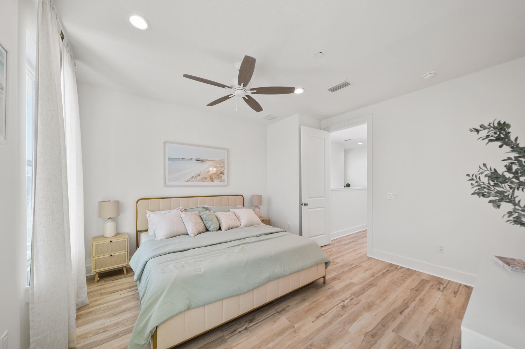 5300 Thomas Dr, Panama City FL 32408-6125 exterior